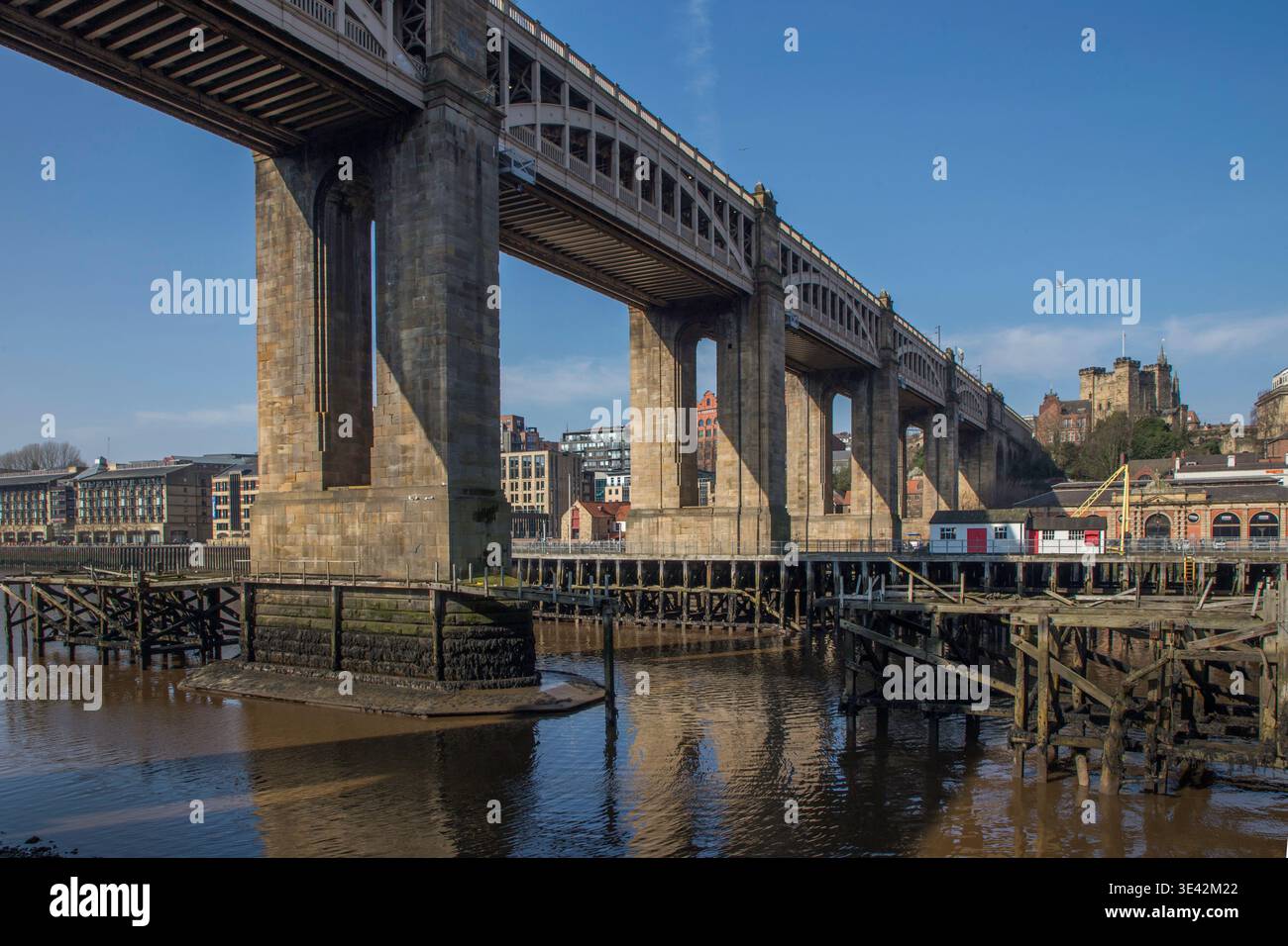 Swing Bridge, High Level Bridge e Newcastle Castle Keep sul fiume Tyne, Newcastle upon Tyne, Inghilterra Foto Stock