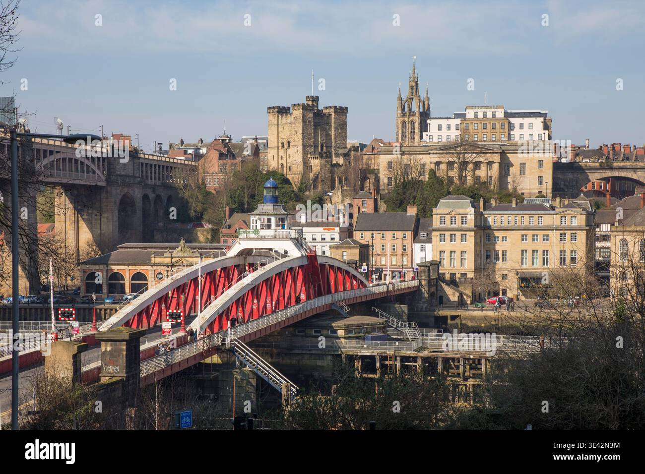 Swing Bridge, High Level Bridge e Newcastle Castle Keep sul fiume Tyne, Newcastle upon Tyne, Inghilterra Foto Stock