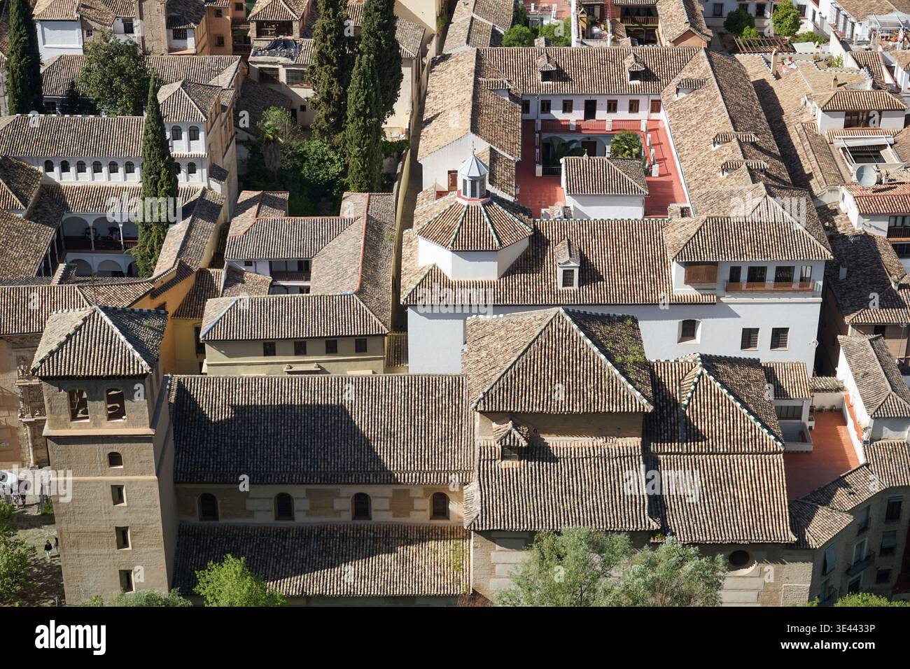 Tetti dello storico quartiere Albaicín a Granada, Spagna Foto Stock