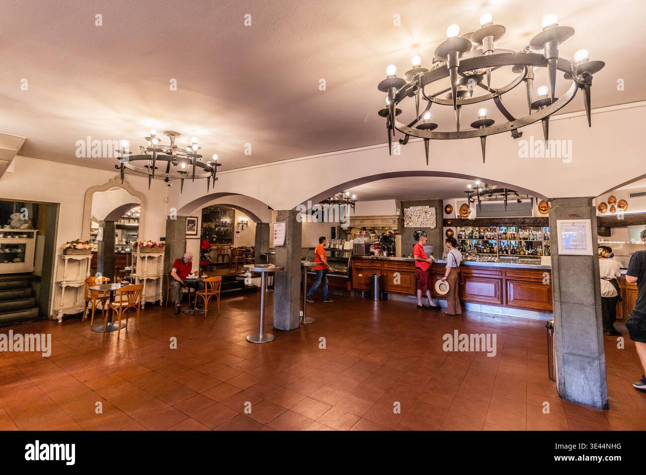 BERGAMO, ITALIA - 6 LUGLIO 2022: Interno del caffè la Marianna, luogo di nascita del gelato alla stracciatella, nella città alta di Bergamo Foto Stock