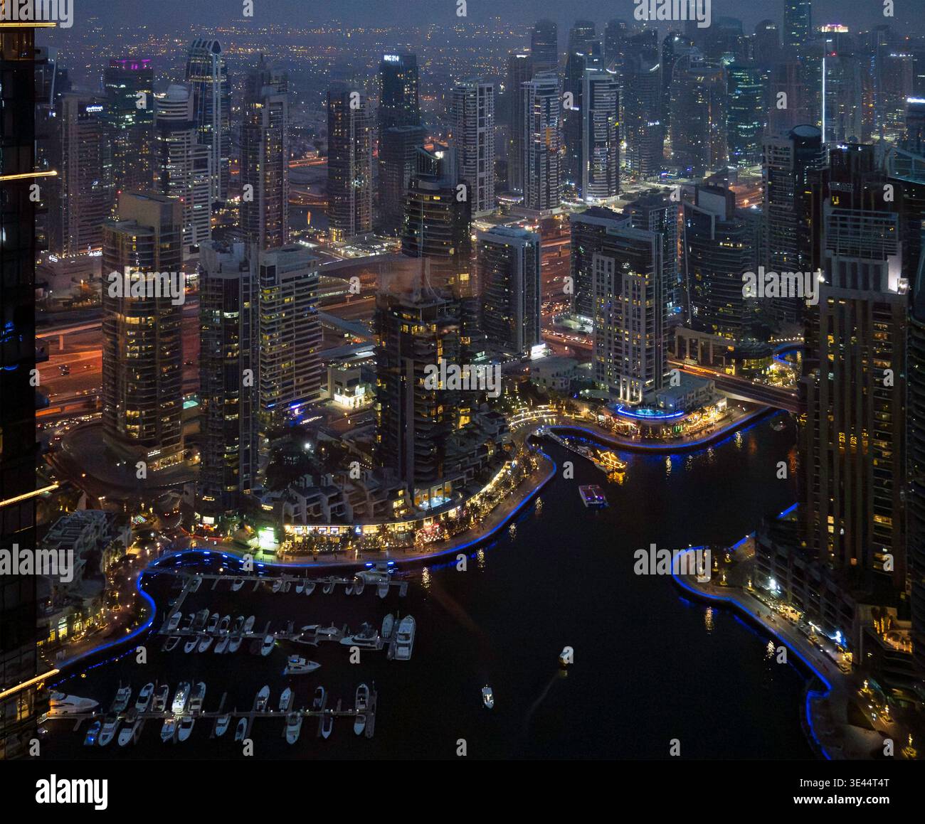 Marina, Dubai Emirati Arabi Uniti di notte Foto Stock
