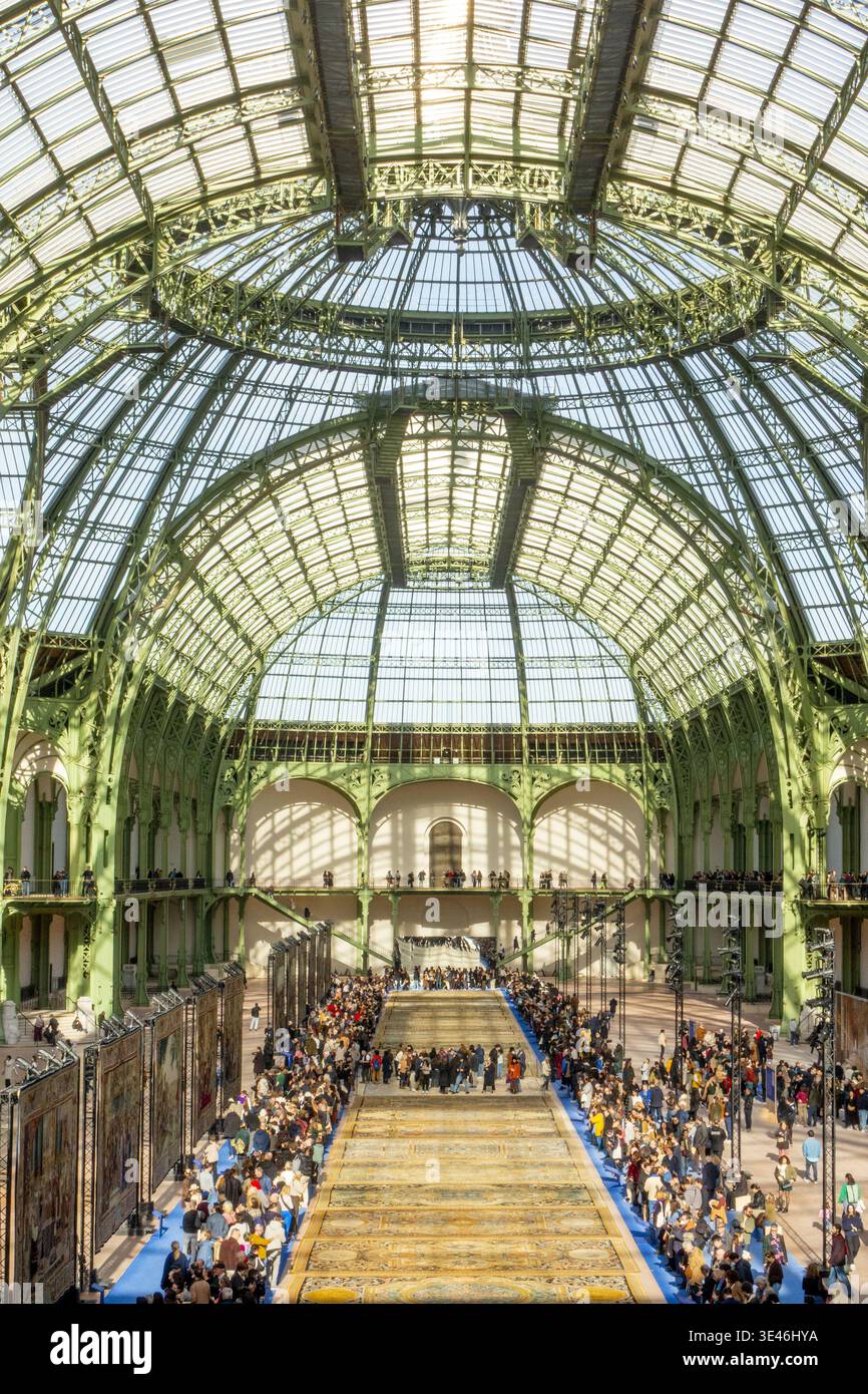 Francia, Parigi, Grand Palais, il Tesoro riscoperto del Re Sole, mostra di tappeti monumentali commissionata da Luigi XIV per la grande Galerie del Louvre, 1° febbraio 8, 2026 Foto Stock