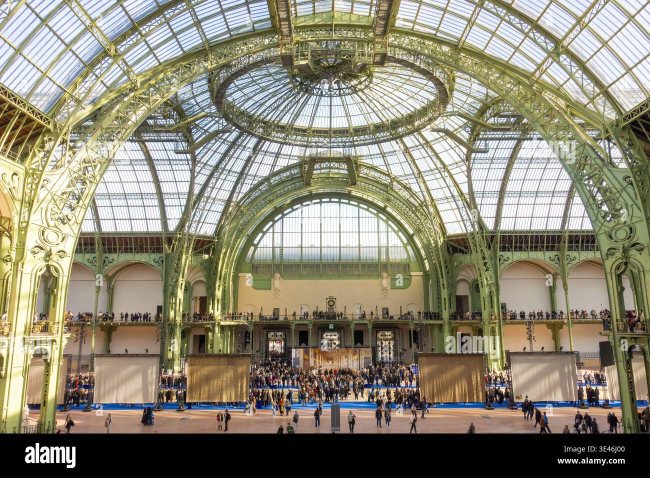Francia, Parigi, Grand Palais, il Tesoro riscoperto del Re Sole, mostra di tappeti monumentali commissionata da Luigi XIV per la grande Galerie del Louvre, 1° febbraio 8, 2026 Foto Stock