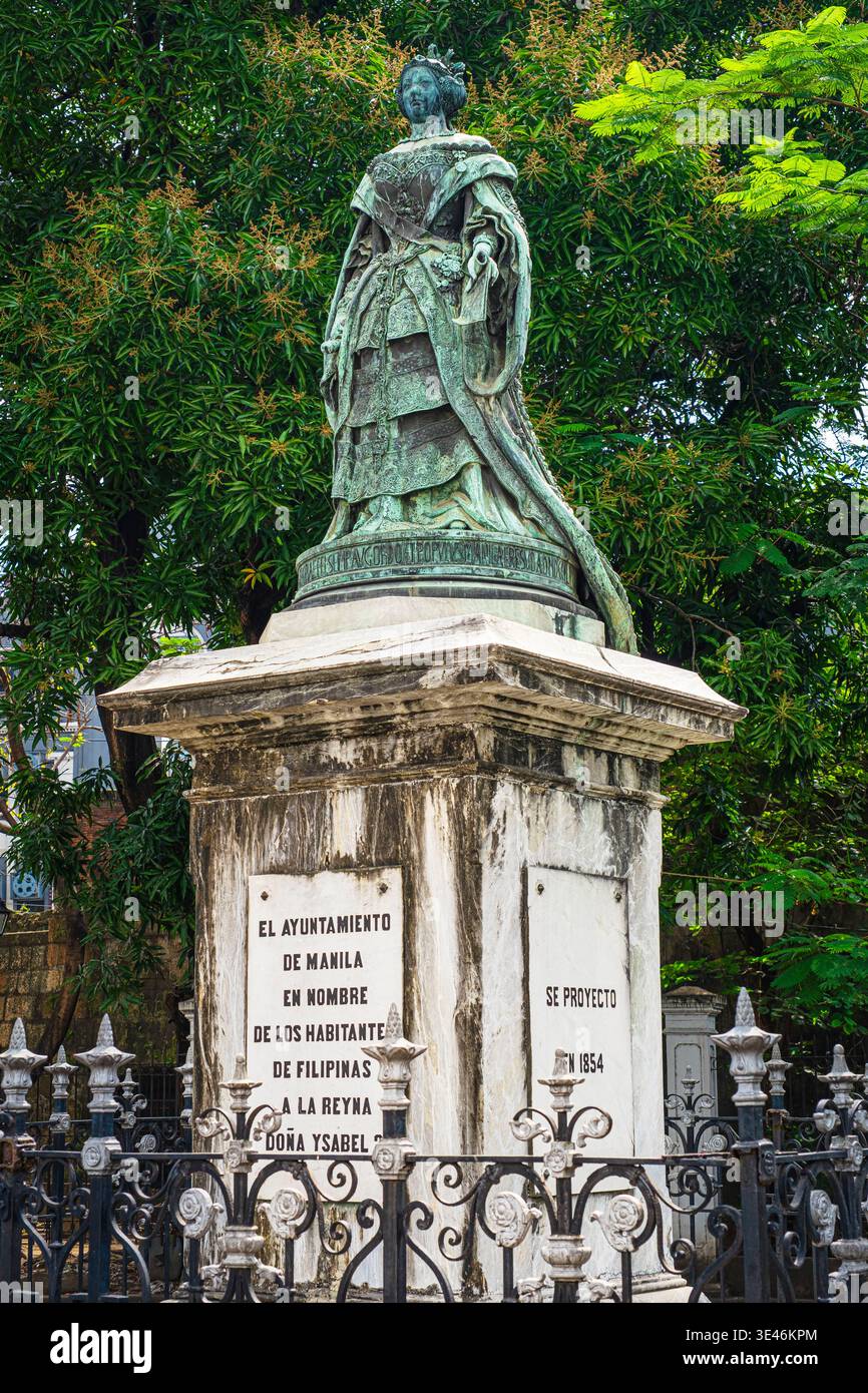 Filippine, Isola di Luzon, Manila, ex distretto coloniale di Intramuros, statua in bronzo della regina Isabella II di Spagna (1830-1904) Foto Stock