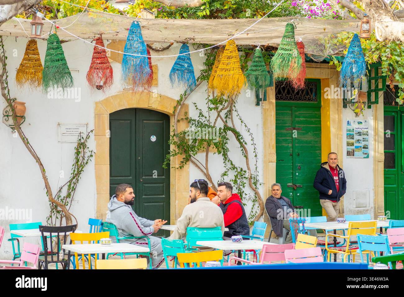 Tunisia, Mahdia, Piazza del Cairo, terrazza caffetteria Foto Stock