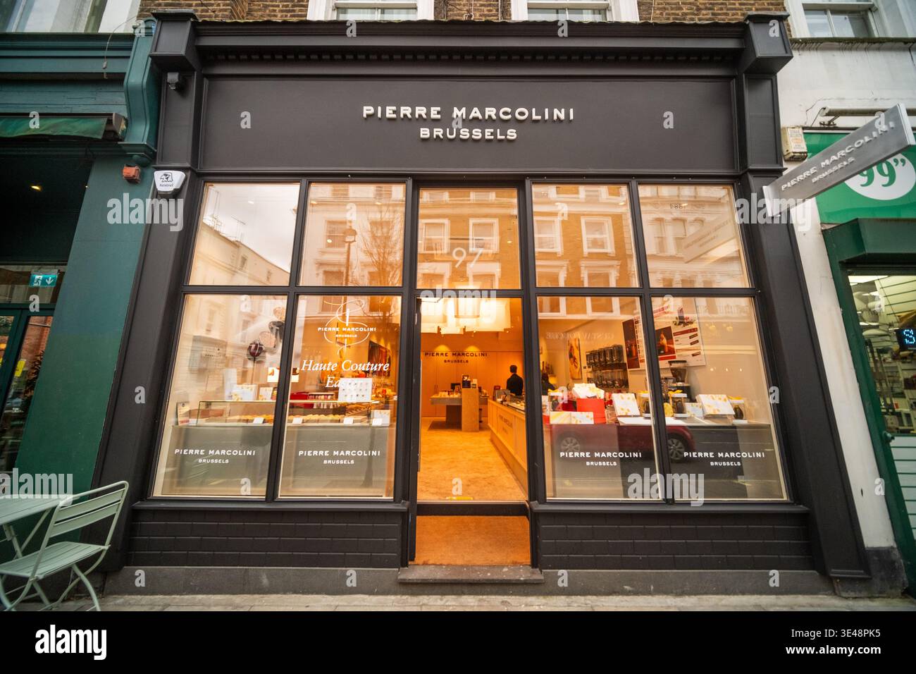 LONDRA - 26 FEBBRAIO 2026: Pierre Marcolini boutique belga di lusso al 97 di Westbourne Grove Notting Hill Foto Stock