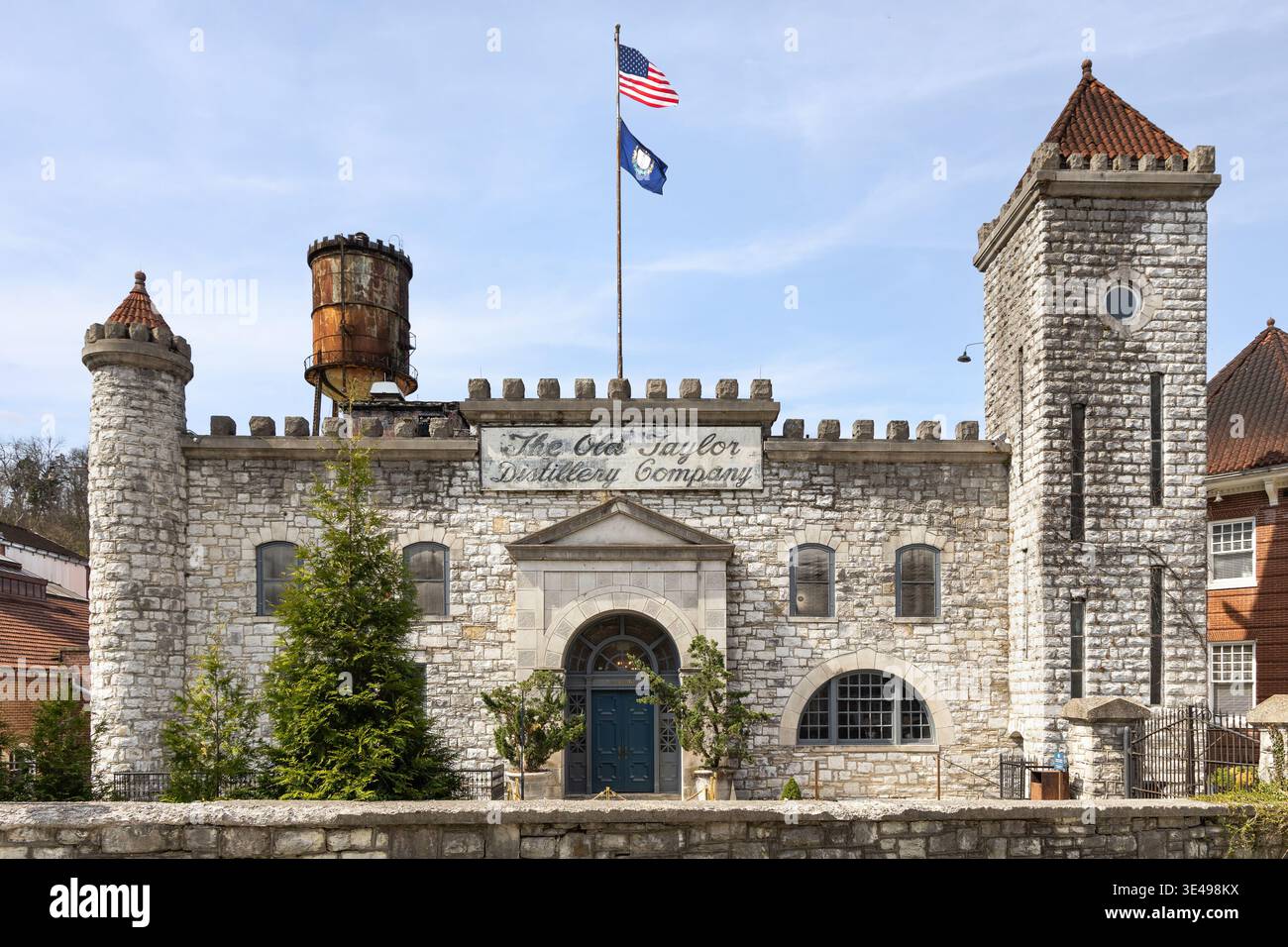 La Castle and Key Distillery si trova nella storica proprietà originale della Old Taylor Distillery Company risalente al 1887. Foto Stock