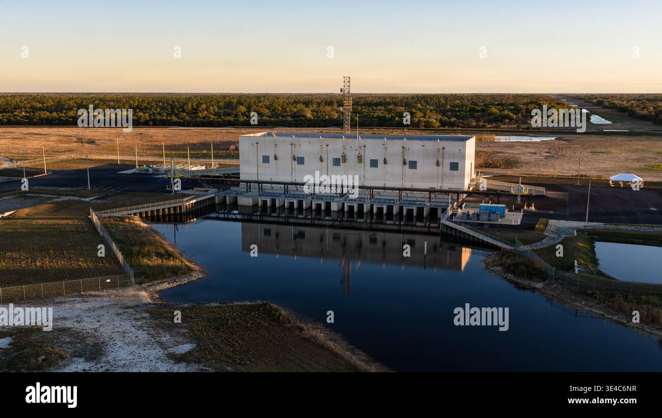 La stazione di pompaggio Miller è una delle tre stazioni di pompaggio costruite per spostare l'acqua nelle Everglades. Il Picayune Strand Restoration Project sta ripristinando Foto Stock