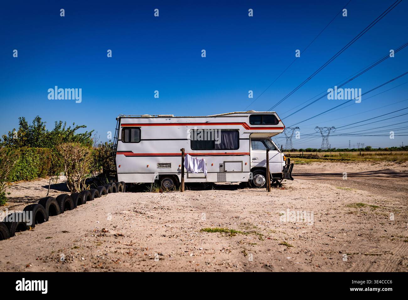 Casa mobile in un paesaggio asciutto Foto Stock