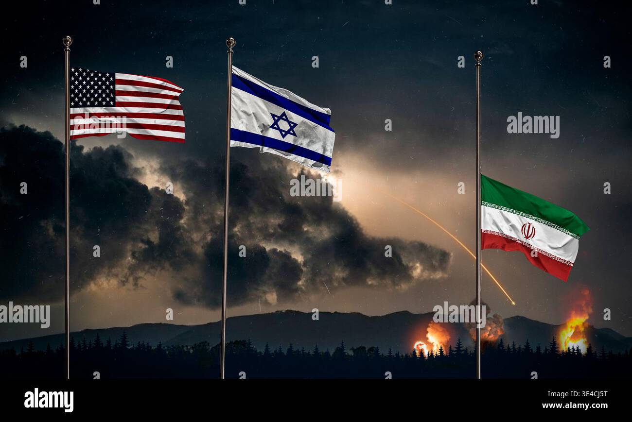 Le bandiere degli Stati Uniti, di Israele e dell'Iran si scontrano con un cielo buio con esplosioni e percorsi missilistici, simboleggiando la guerra, l'escalation e gli instabili geopolitici Foto Stock
