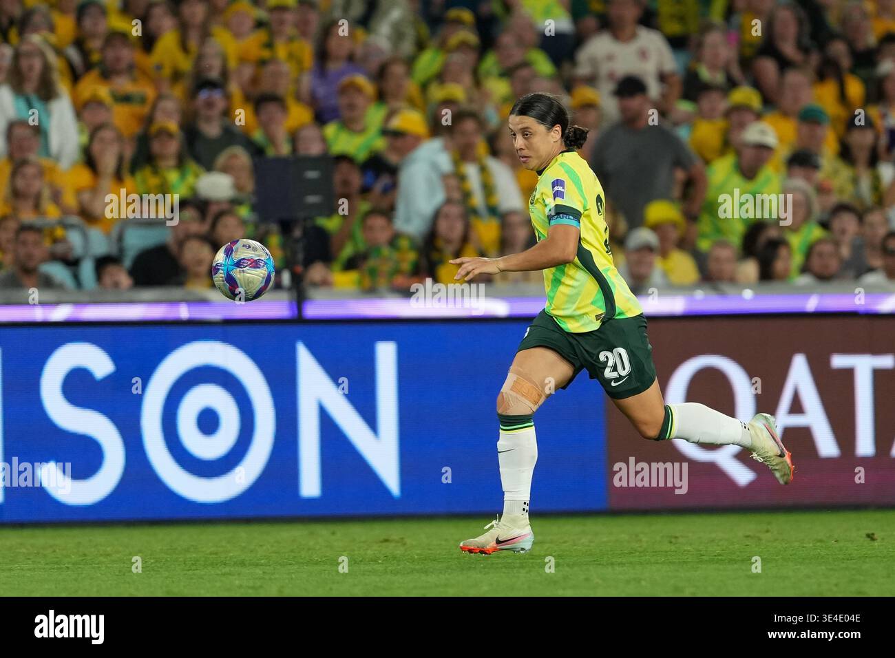 Sydney, Australia 21 marzo 2026 Sam Kerr dell'Australia corre con la palla nella finale di Coppa d'Asia femminile AFC 2026 allo Stadium Australia contro il Giappone Foto Stock