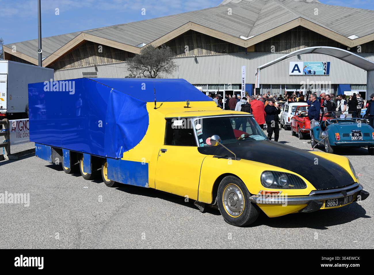 Citroën DS Tissier (1976) veicolo a passo lungo a 8 ruote utilizzato come veicolo di soccorso, trasportatore, trasportatore o Custom Car Classic Motor Show Avignone Foto Stock
