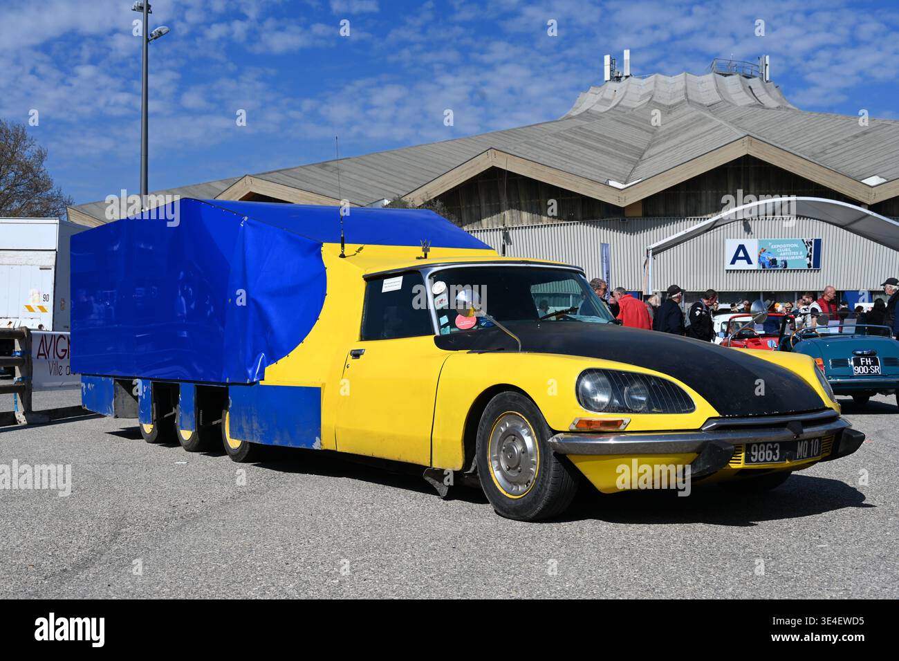 Citroën DS Tissier (1976) veicolo a passo lungo a 8 ruote utilizzato come veicolo di soccorso, trasportatore, trasportatore o Custom Car Classic Motor Show Avignone Foto Stock