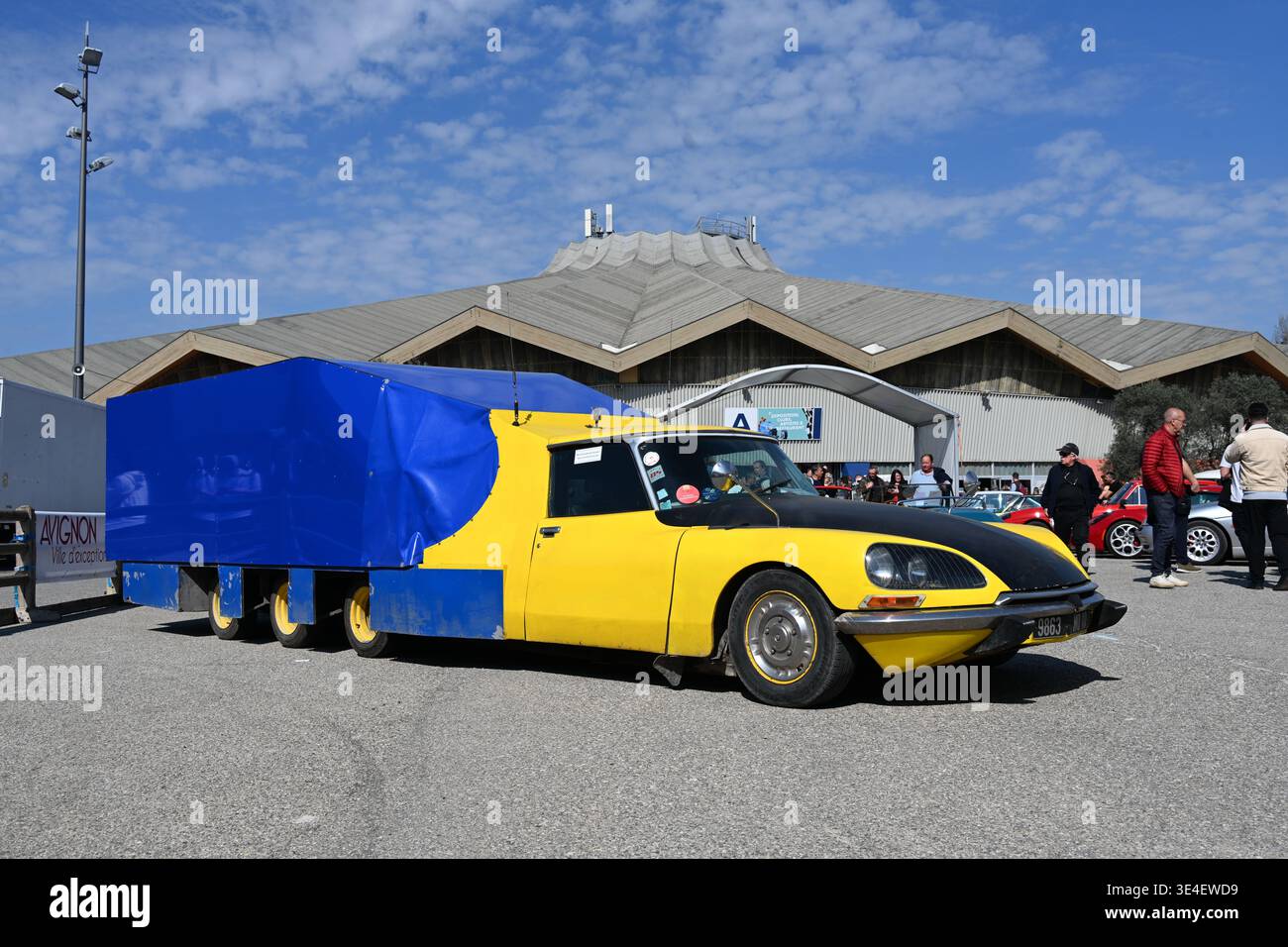 Citroën DS Tissier (1976) veicolo a passo lungo a 8 ruote utilizzato come veicolo di soccorso, trasportatore, trasportatore o Custom Car Classic Motor Show Avignone Foto Stock