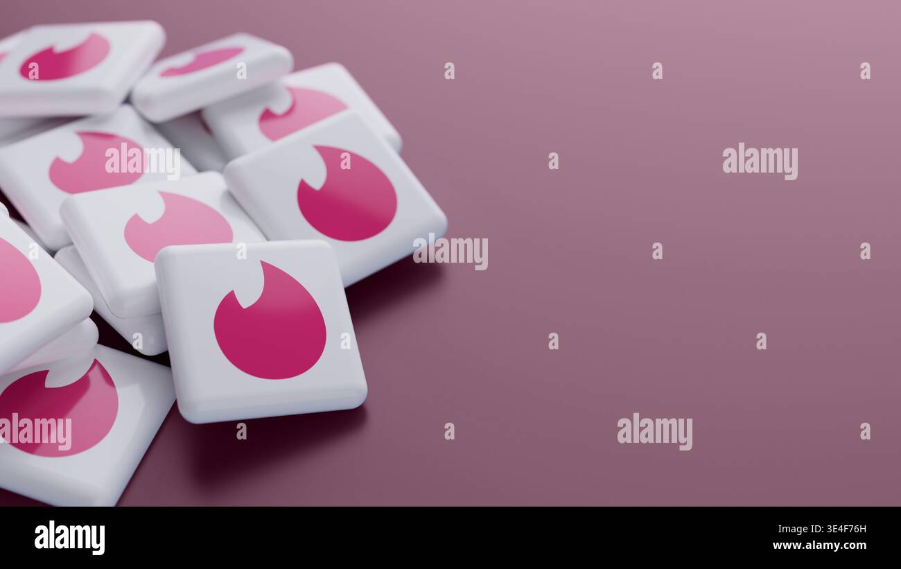 Logo della piattaforma di incontri online Tinder in una grande pila su sfondo rosso con spazio di copia come intestazione banner Web Foto Stock