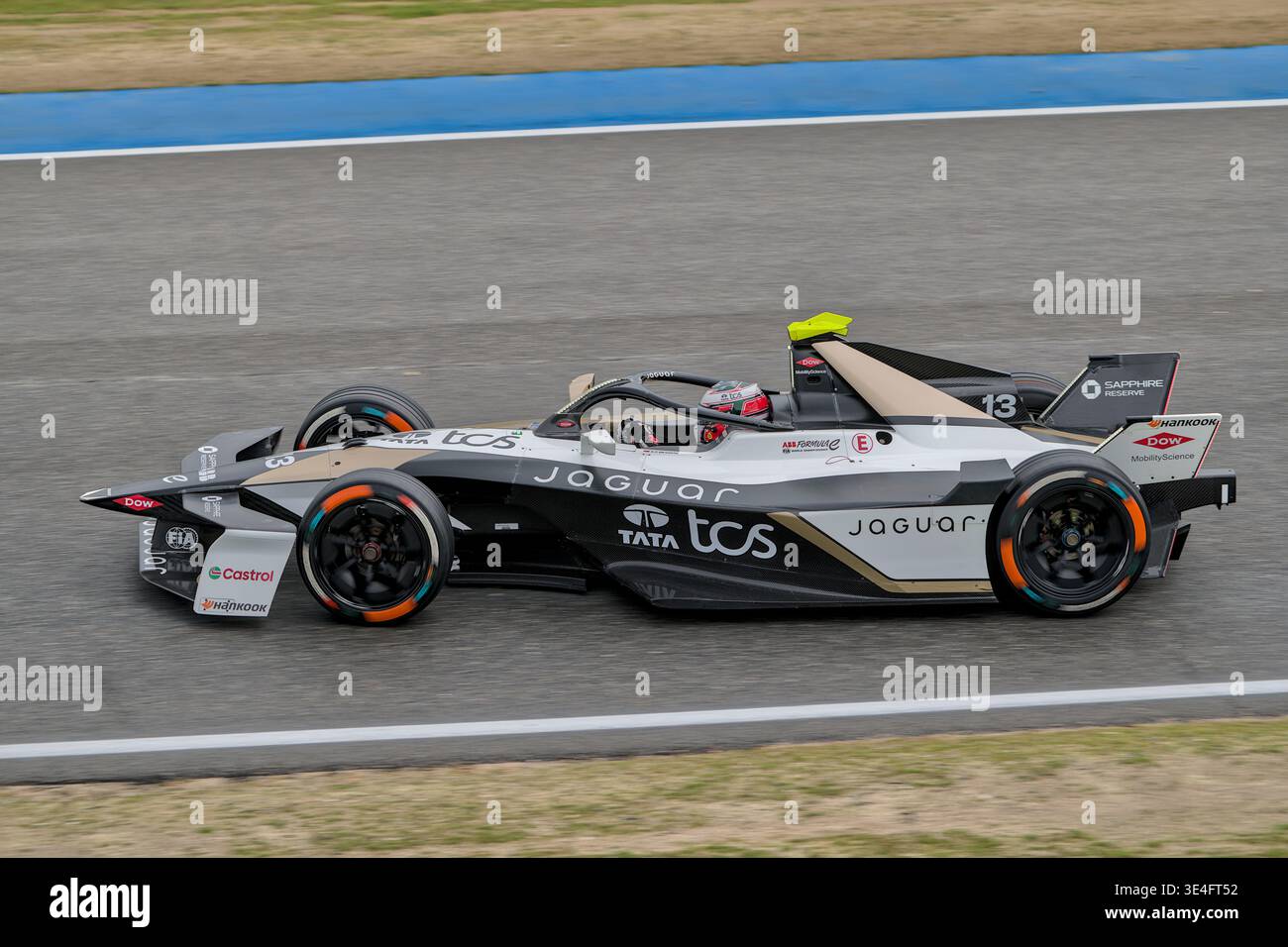 MADRID, SPAGNA - 21 MARZO 2026: Antonio Felix da Costa (POR) nella Jaguar i-TYPE 7 Gen3 Evo n. 13 su un angolo umido di Varzi durante l'e-Prix di Madrid Foto Stock