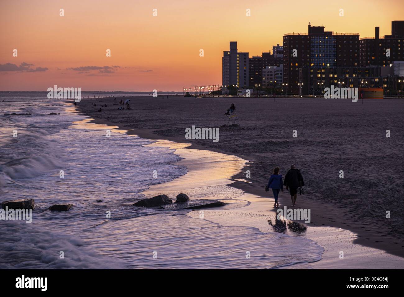 Brooklyn NY - USA - 20 maggio 2019: Tramonto sulla spiaggia di Luna Park a Coney Island New York City Foto Stock