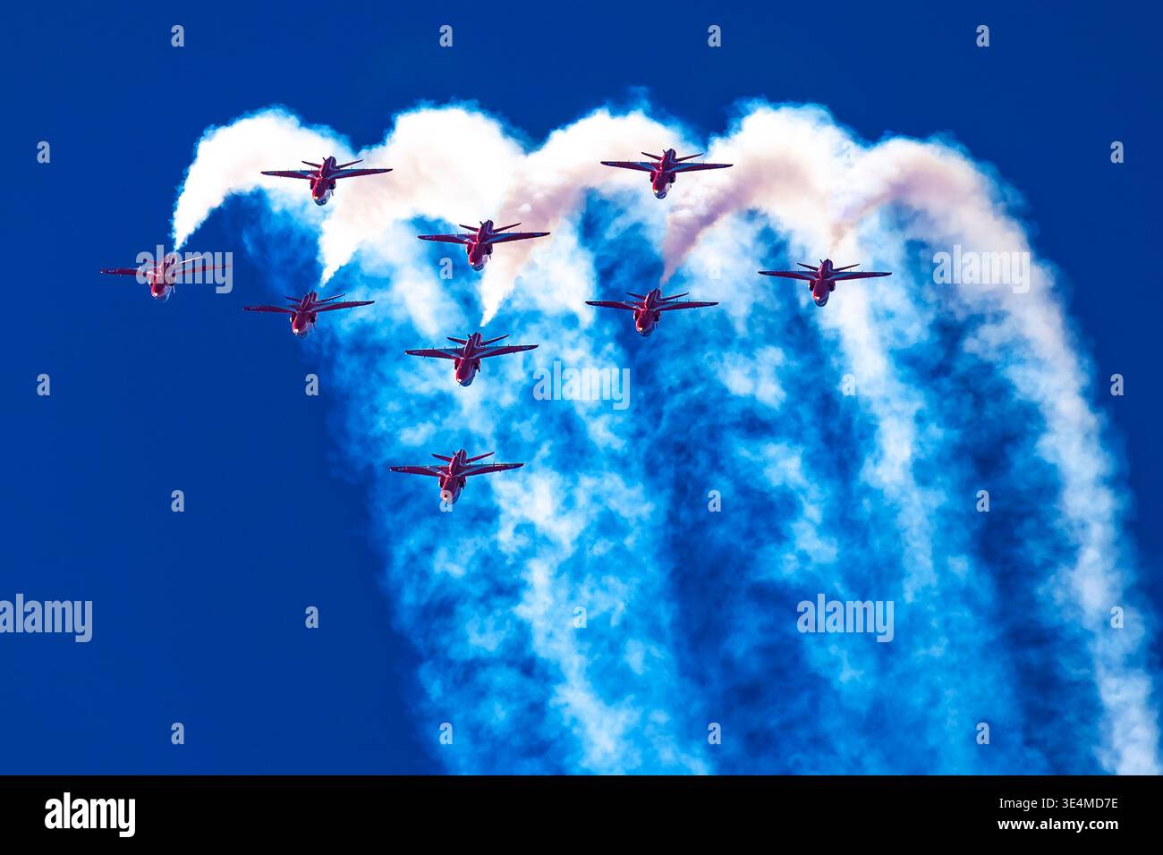 Squadra di acrobazia aerea Royal Air Force Red Arrows che vola sopra l'aeroporto di Ostrava il 20 settembre 2025 Foto Stock