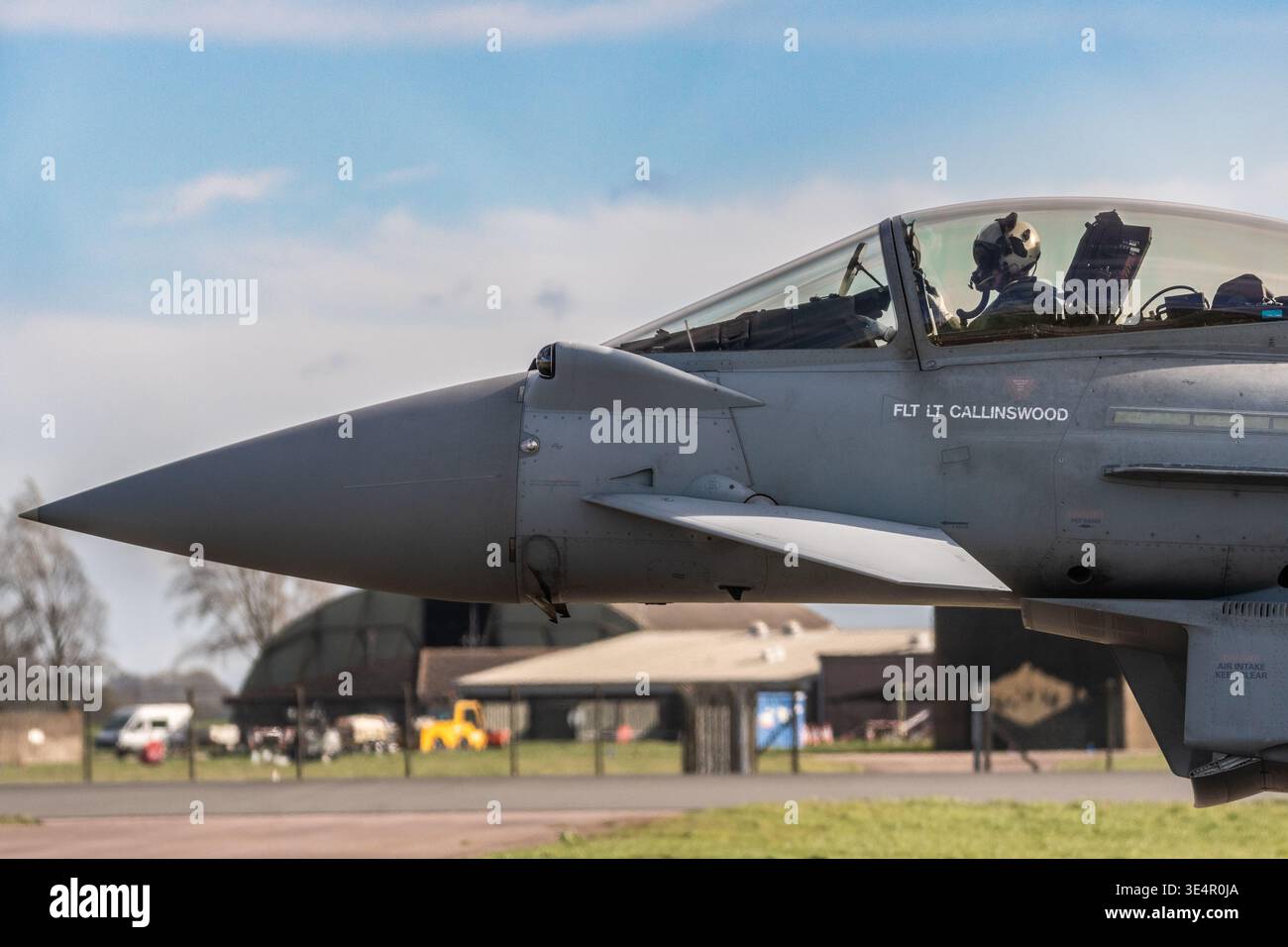 'FLT CALLINSWOOD' Royal Air Force Eurofighter Typhoon FGR.4 taxi tornano al piazzale dopo essere tornati da una sortita sul Mare del Nord Foto Stock