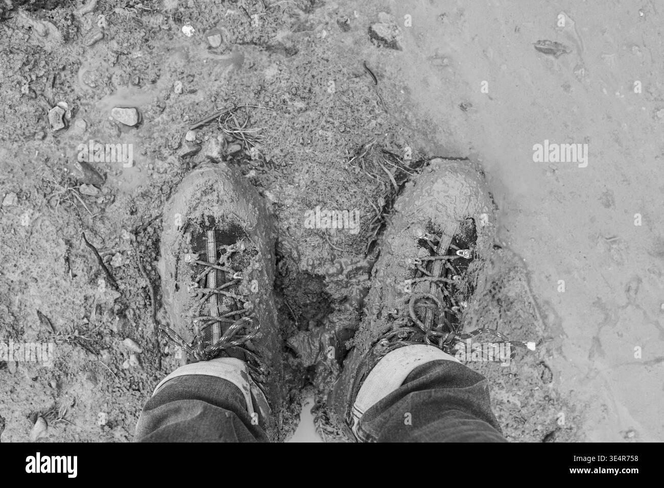 Scarpe in fango, in bianco e nero. Foto di alta qualità Foto Stock