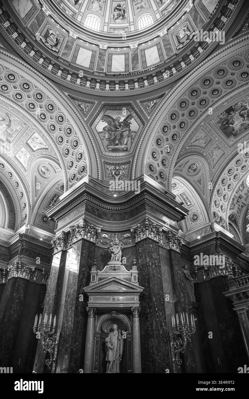 Dettagli architettonici interni della basilica di Santo Stefano (Szent Istvan Bazilika), della chiesa cattolica romana e sito patrimonio dell'umanità dell'UNESCO a Budapest, Hunga Foto Stock