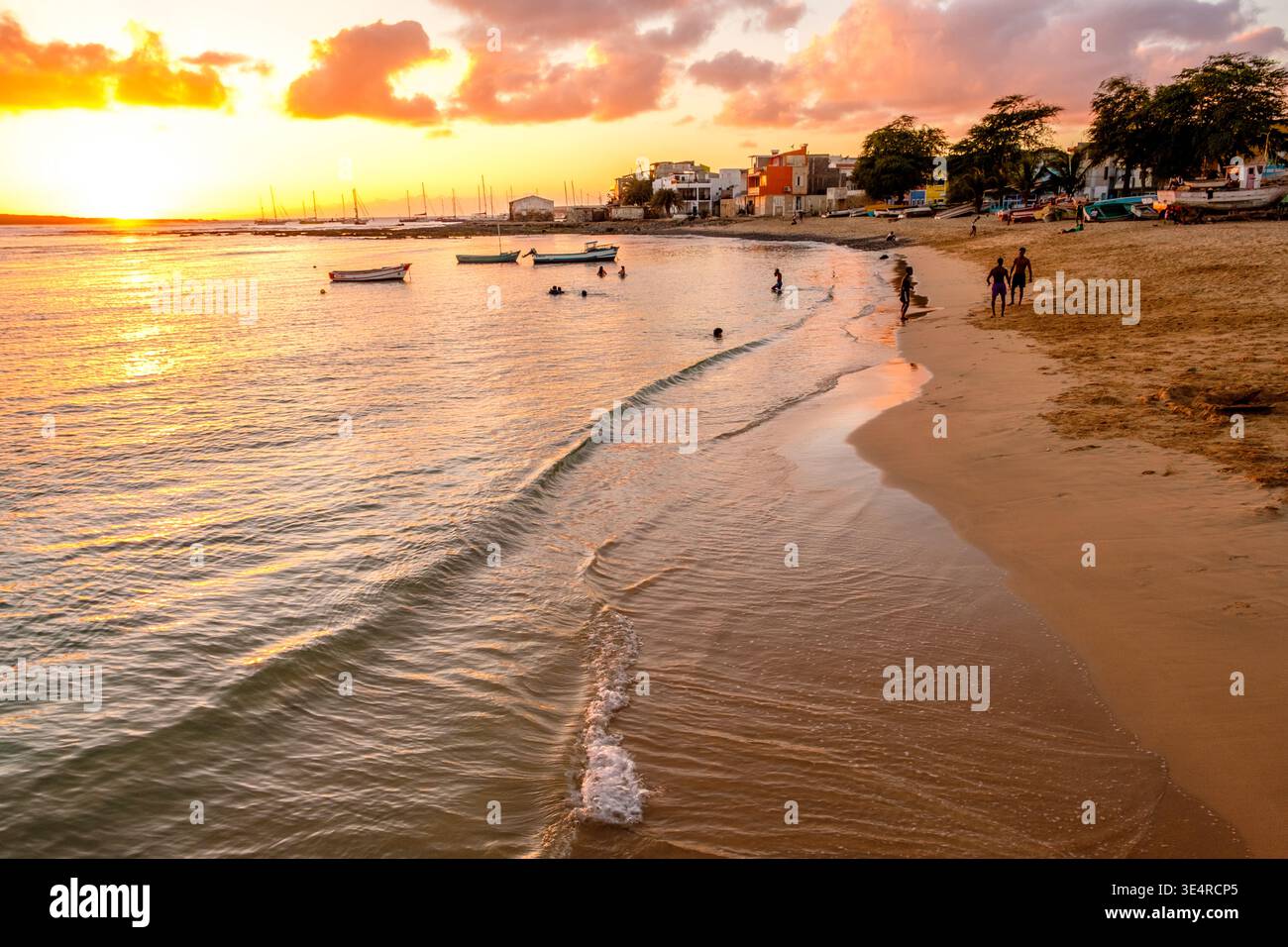 Tramonto sul lungomare , Sal Rei, Boa Vista, Capo Verde / Isole Cabo Verde Foto Stock