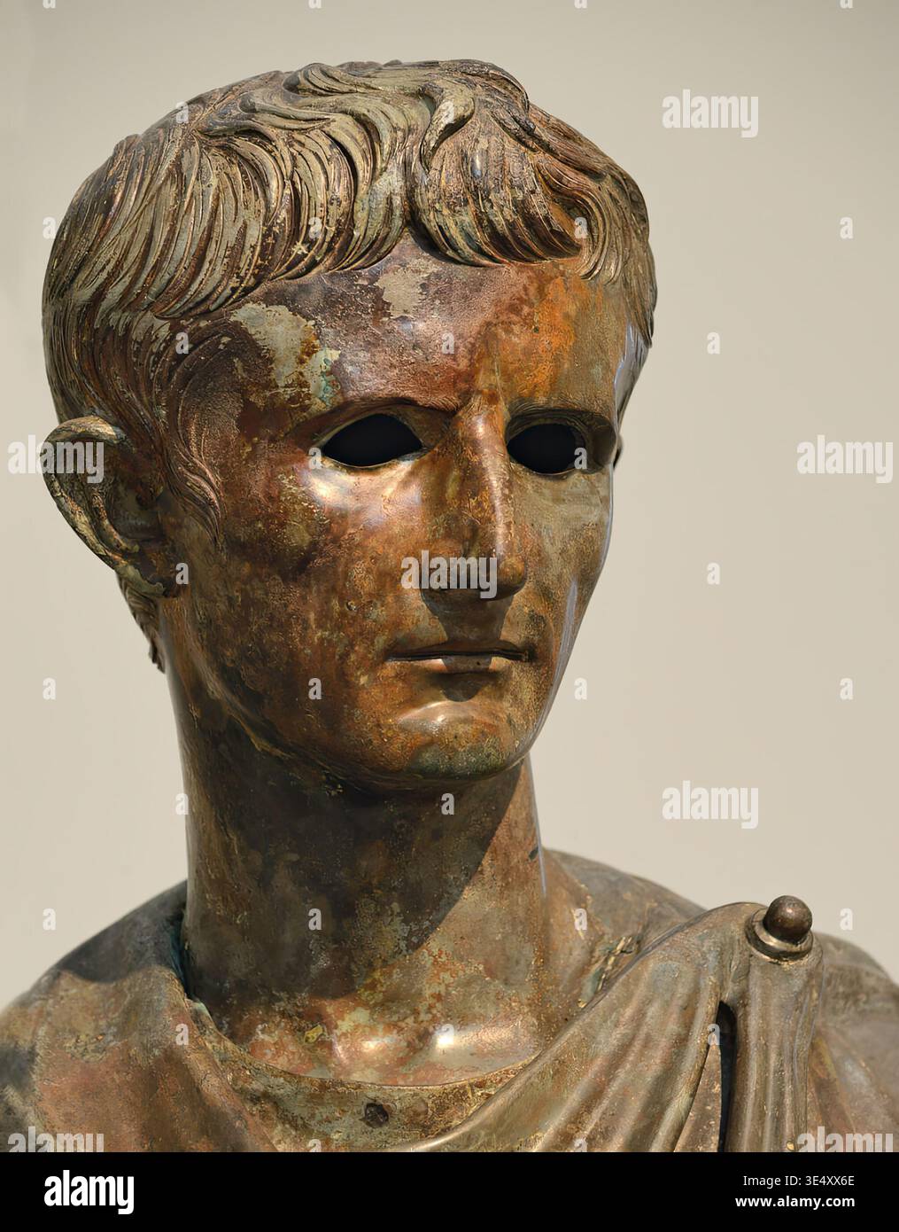 8311. Statua di Ottaviano Augusto (nato Gaio Ottavio; 23 settembre 63 a.C. – 19 agosto 14 d.C.), fu il fondatore dell'Impero Romano e il primo Ro Foto Stock