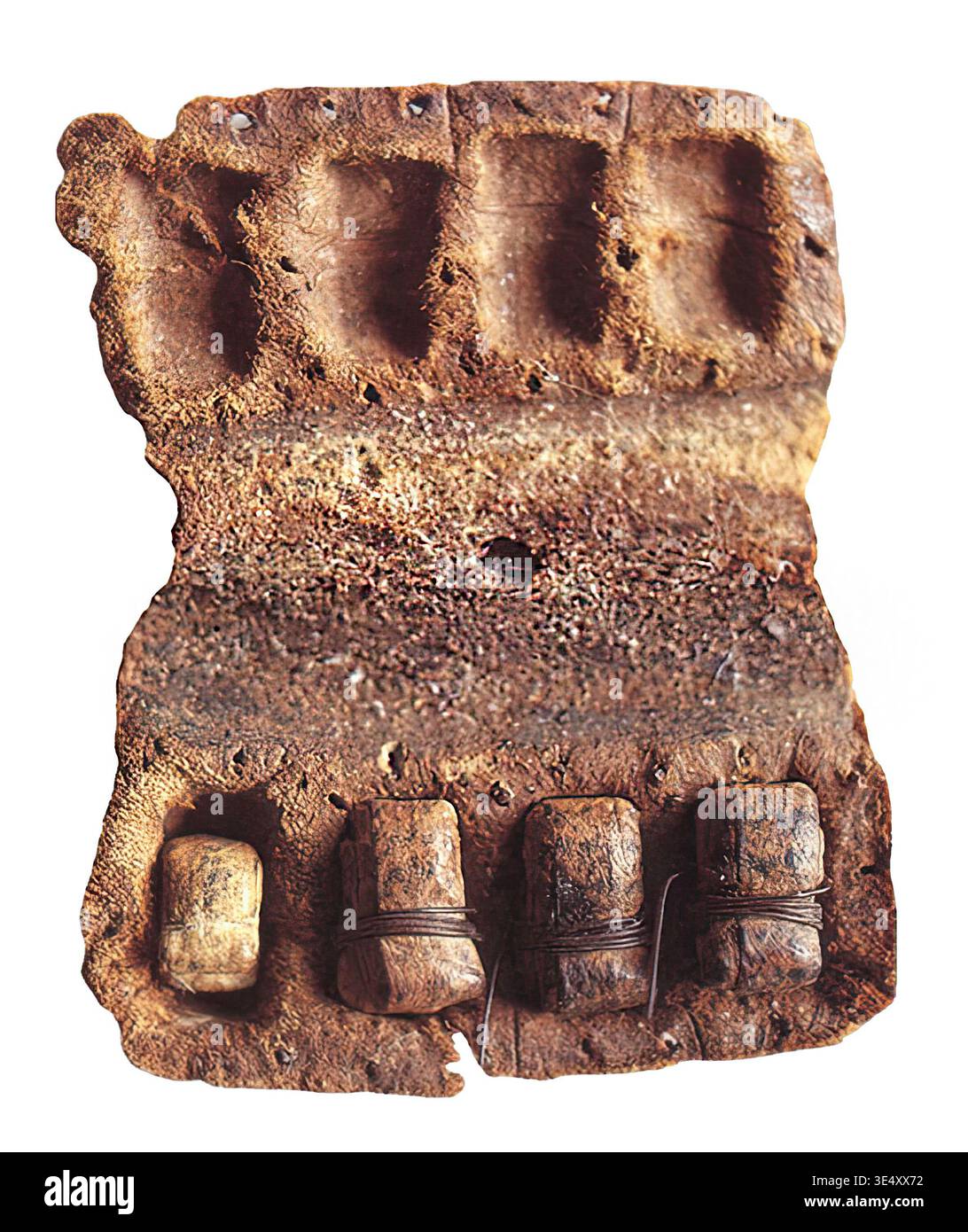 443. PHYLACTERY ( TEFILIN) NELLA LORO SCATOLA DI CUOIO ORIGINALE, RISALENTE AL 1°. C.A.D., TROVATO IN UNA DELLE GROTTE DI QUMRAN Foto Stock