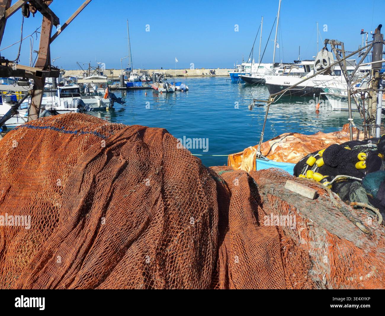Israele, Jaffa, pesca barche nel porto antico Foto Stock