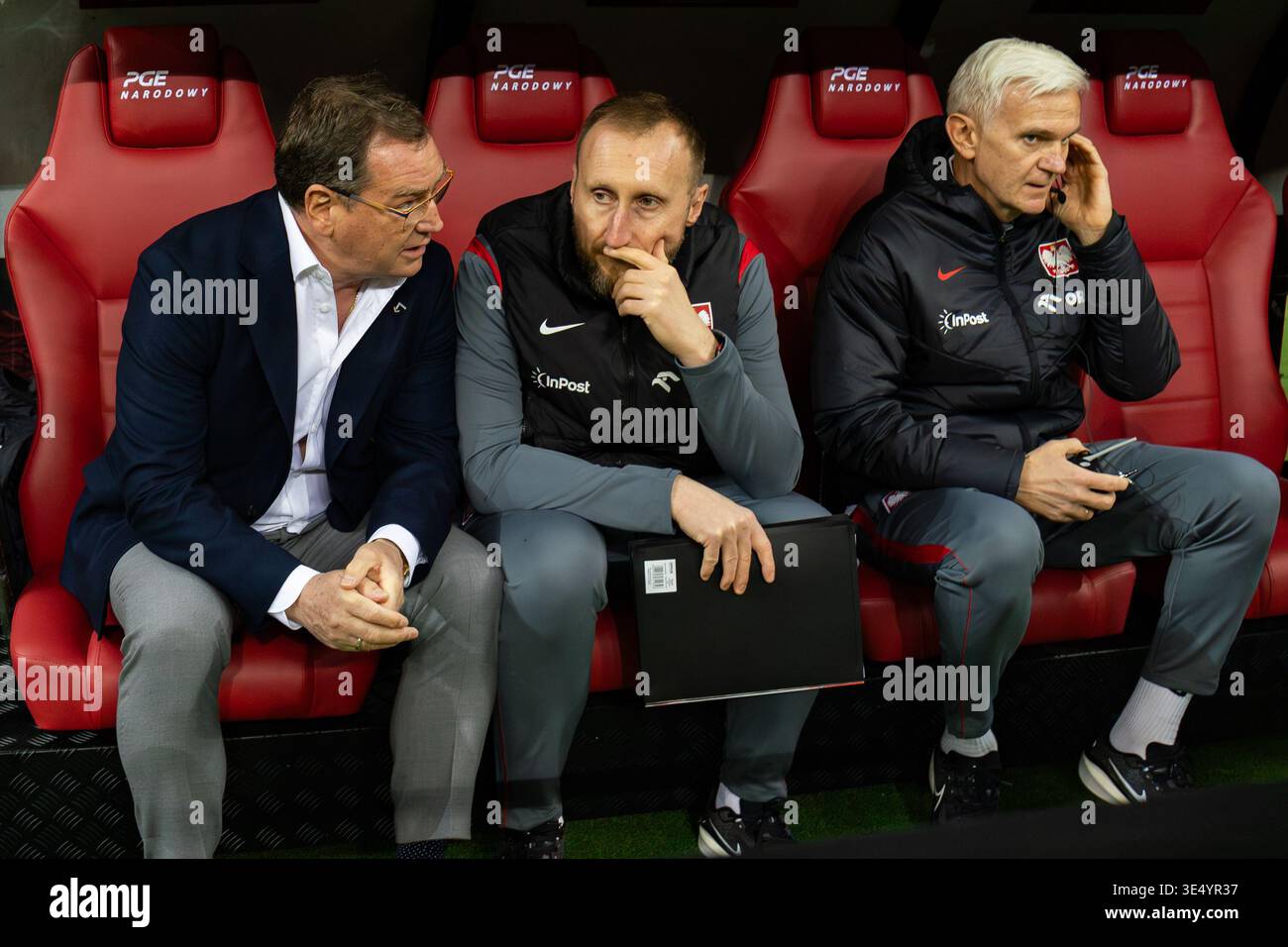 Jan Urban allenatore della Polonia, Marcin Prasol assistente allenatore della Polonia e Jacek Magiera assistente allenatore della Polonia sono visti durante la Coppa del mondo FIFA 2026 Foto Stock