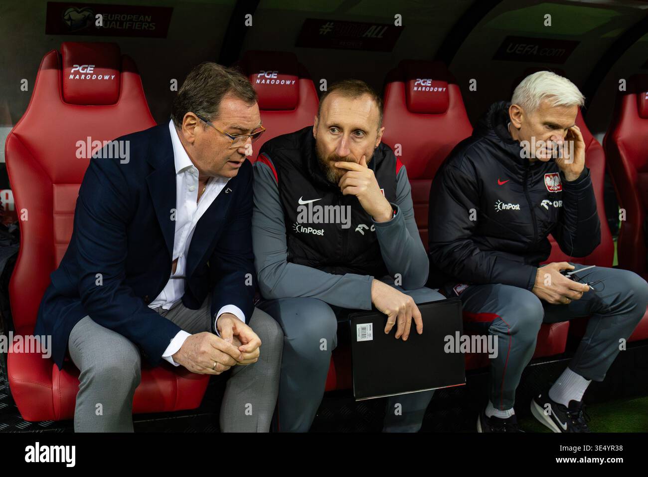 Jan Urban allenatore della Polonia, Marcin Prasol assistente allenatore della Polonia e Jacek Magiera assistente allenatore della Polonia sono visti durante la Coppa del mondo FIFA 2026 Foto Stock