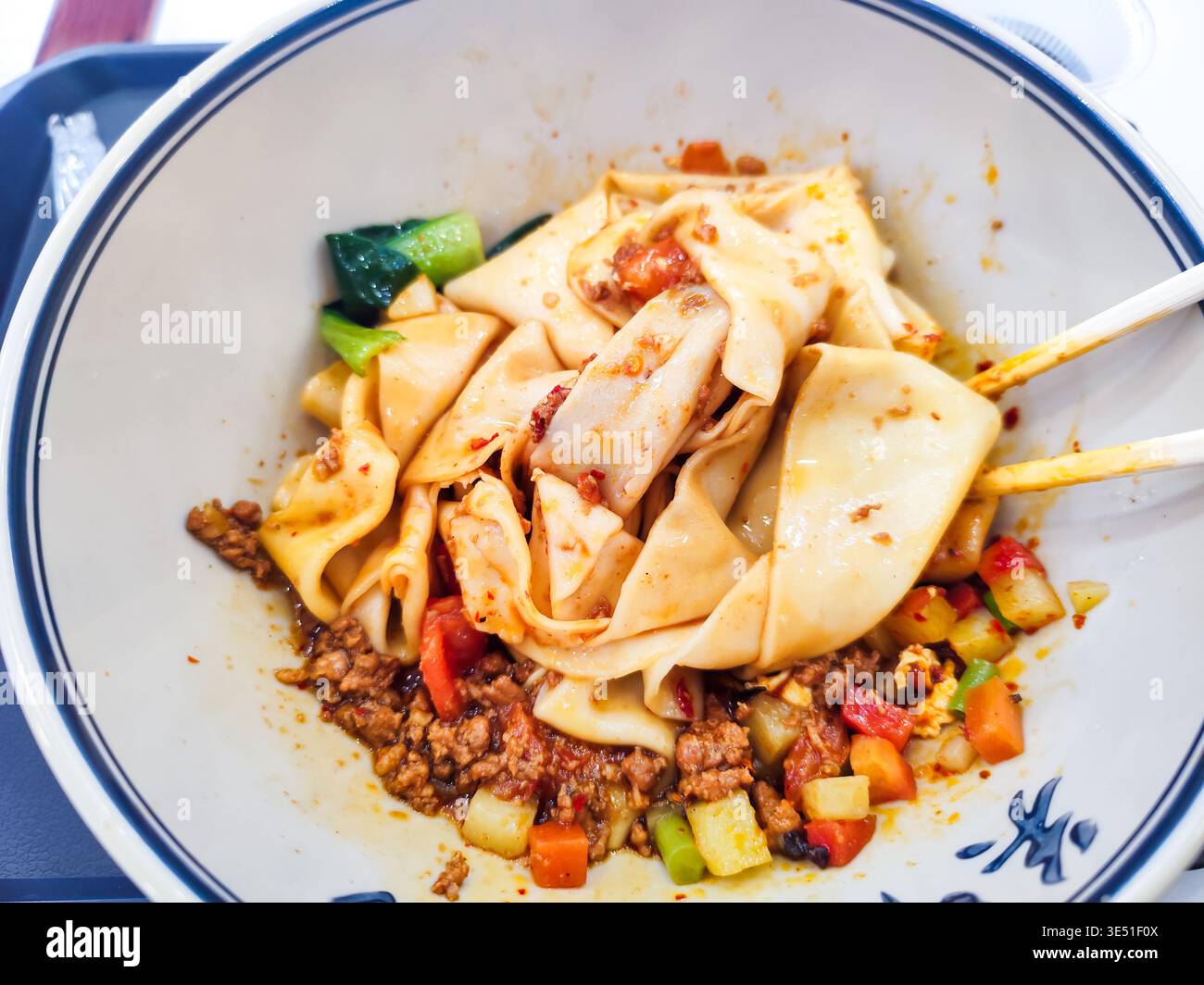 Tagliatelle Biangbiang a Xian, Shaanxi, Cina. Biang biang mian, cucina cinese Shaanxi servita a Xian Foto Stock