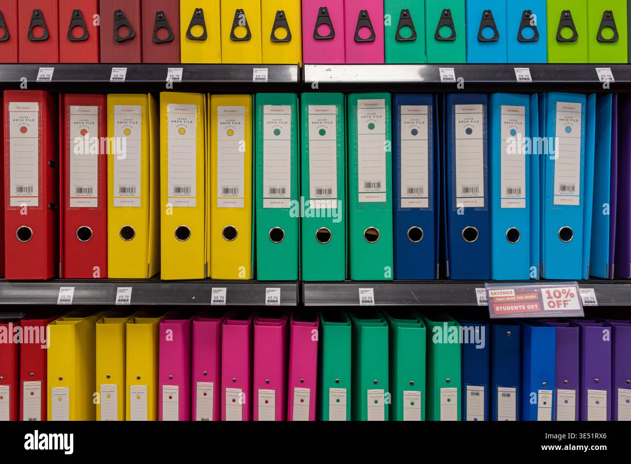 articoli di cancelleria in esposizione in un negozio di vendita al dettaglio, regno unito Foto Stock