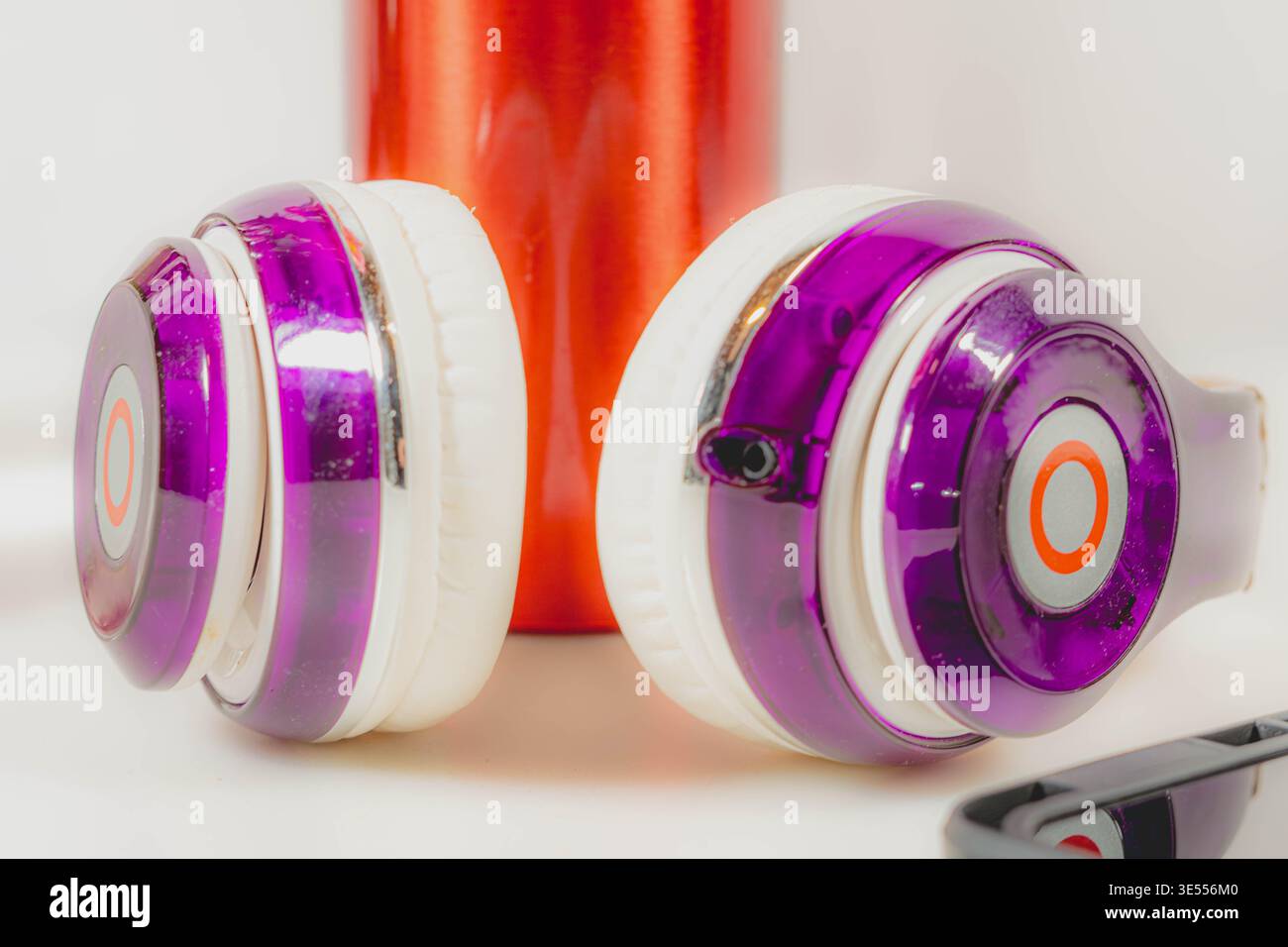 Dettagli delle cuffie viola Foto Stock