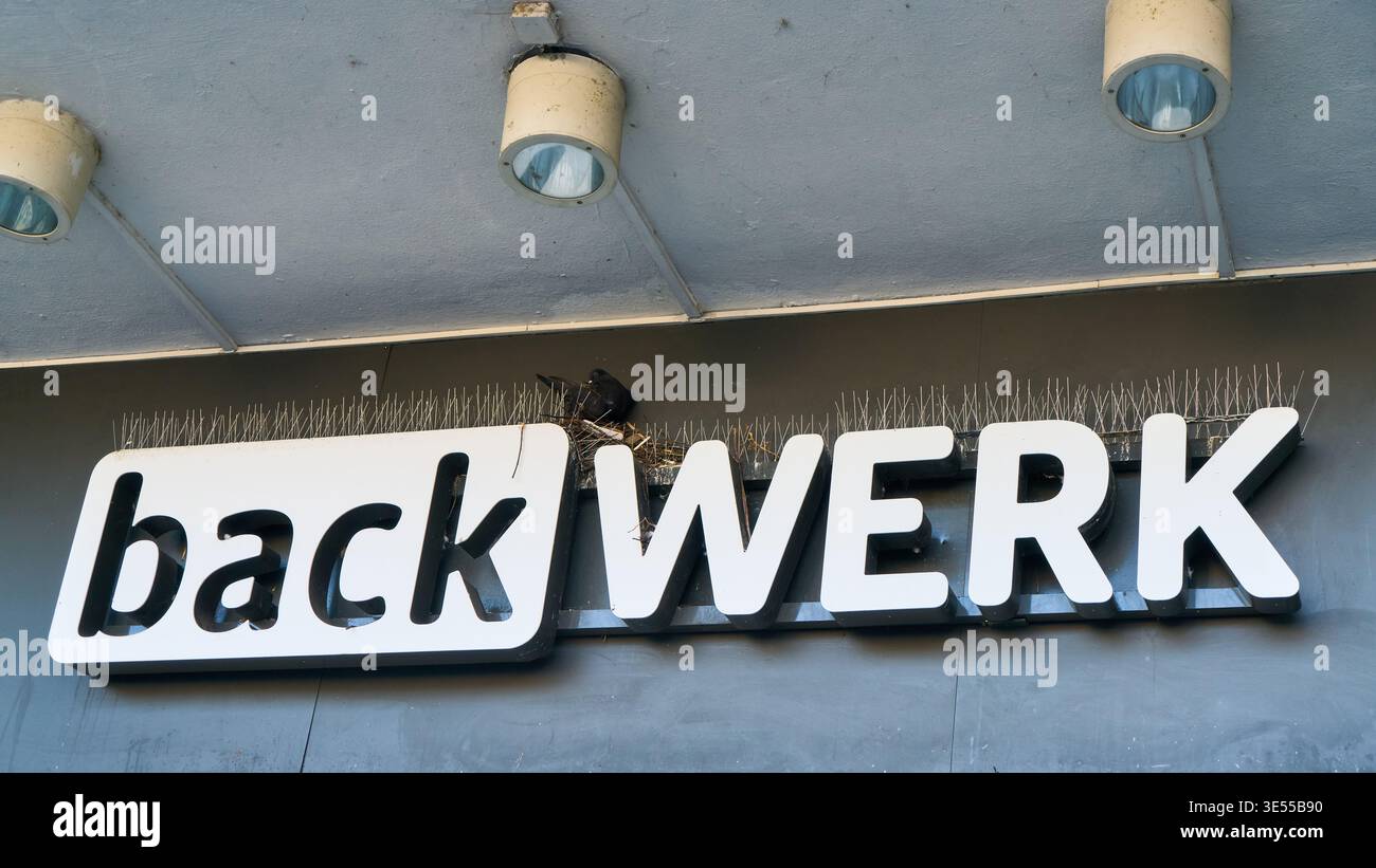 MANNHEIM, GERMANIA - 12 marzo 2026 - foto della segnaletica BackWerk Storefront, un franchising di prodotti da forno tedeschi che mostra la sua attività di vendita al dettaglio nel settore alimentare Foto Stock