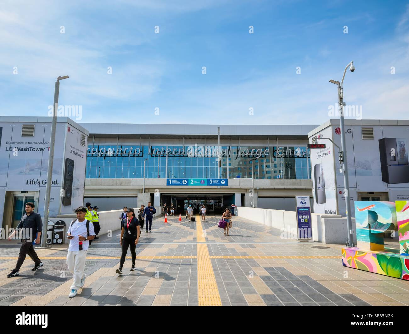 Aeroporto internazionale New Jorge Chavez - Callao, Perù - Immagine stock catturata con smartphone
