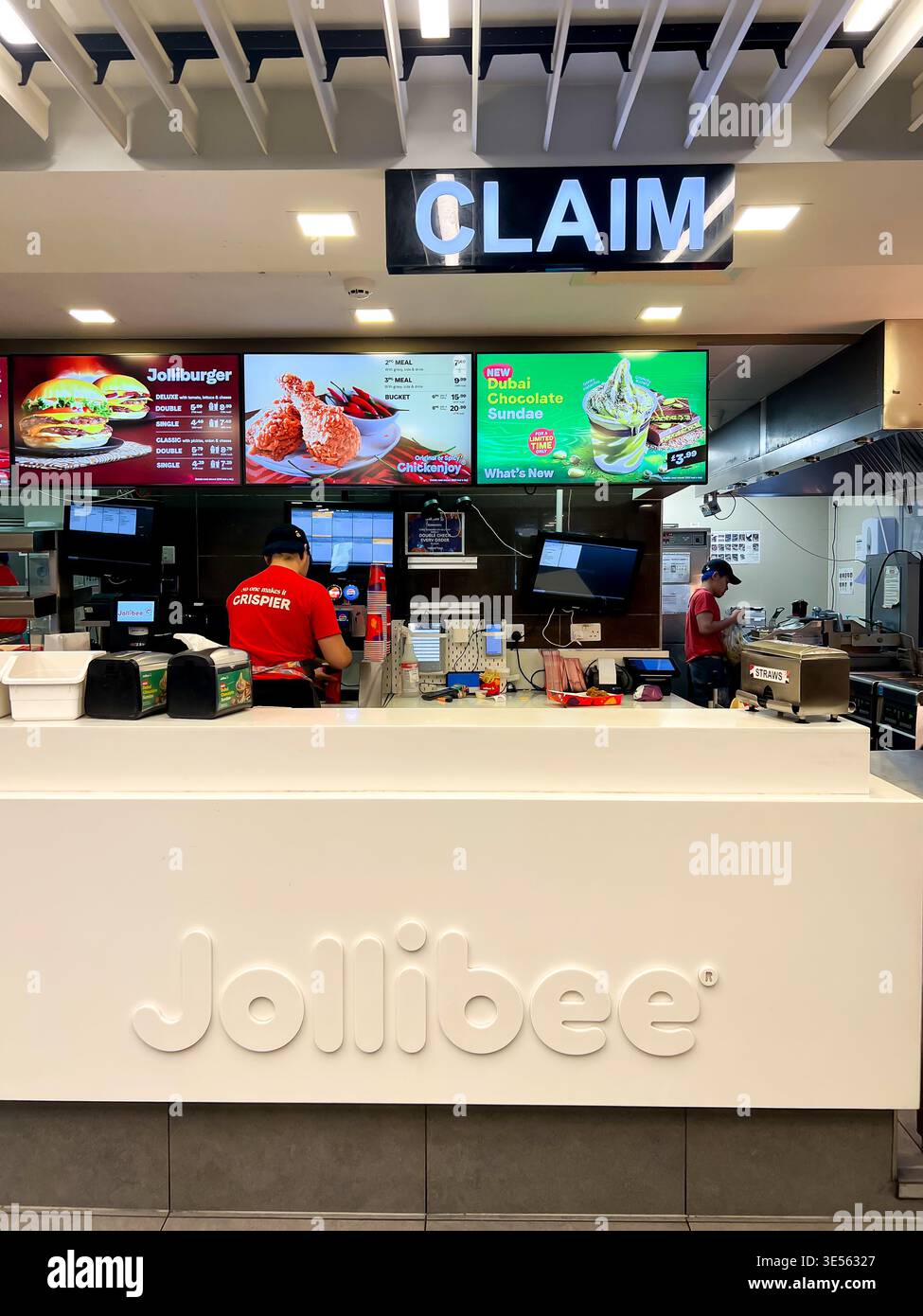Banco di raccolta presso il fast food Jollibee di Earl's Court, Londra, Regno Unito - Immagine stock catturata con smartphone