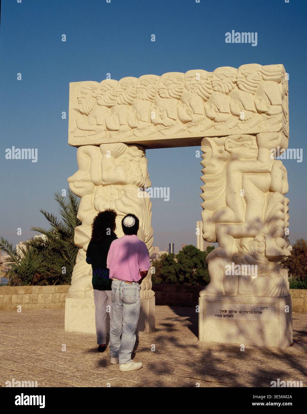 Israele. Tel Aviv. Il vecchio Jaffa. Summit Park. Scultura della porta della fede. Foto Stock