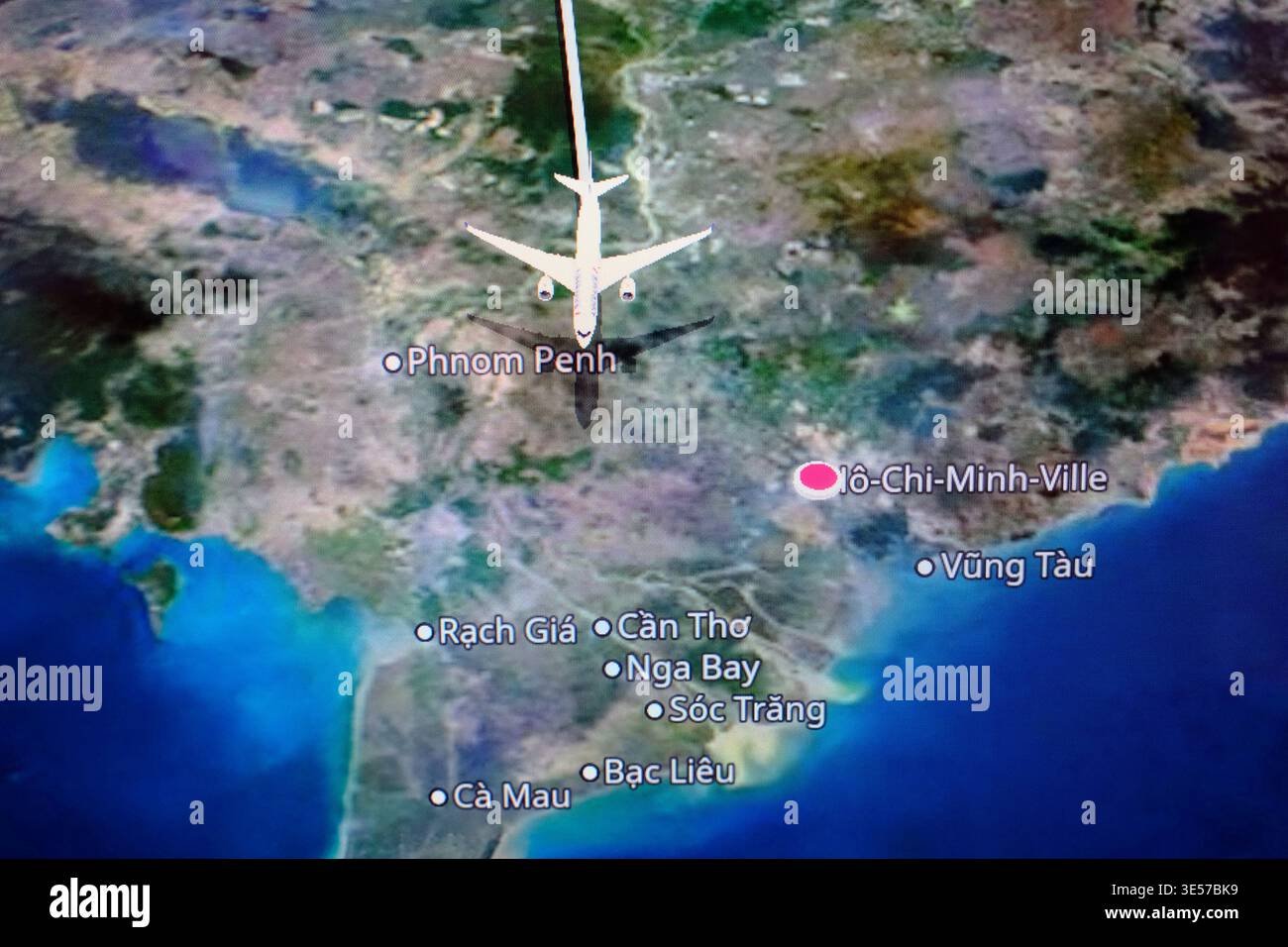 La schermata della mappa in volo mostra un aereo in avvicinamento alla città di ho chi Minh sopra il sud-est asiatico. Ho chi Minh. Vietnam. Foto Stock