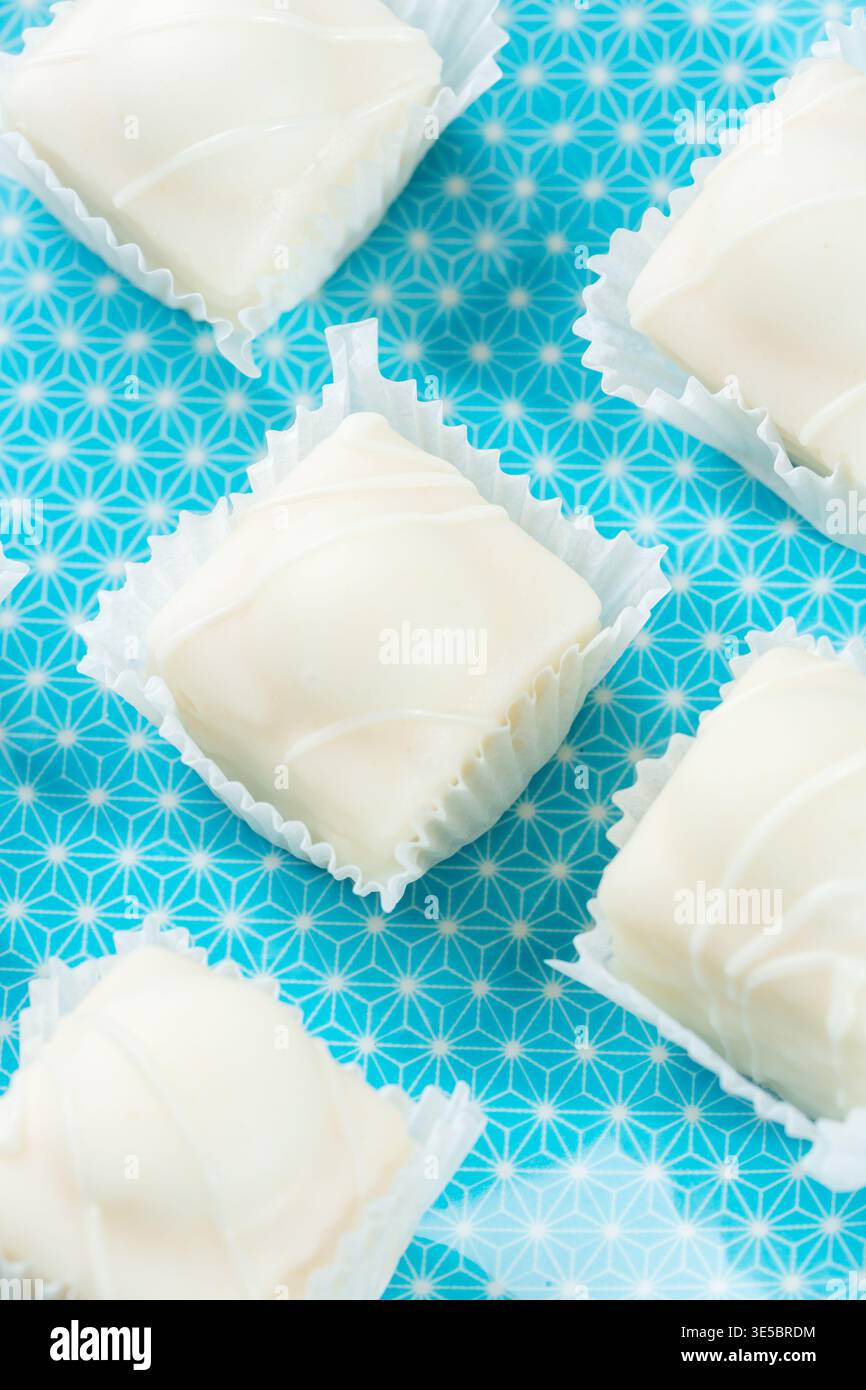 Il signor Kipling Frosty ha voglia di un piatto blu. Foto Stock