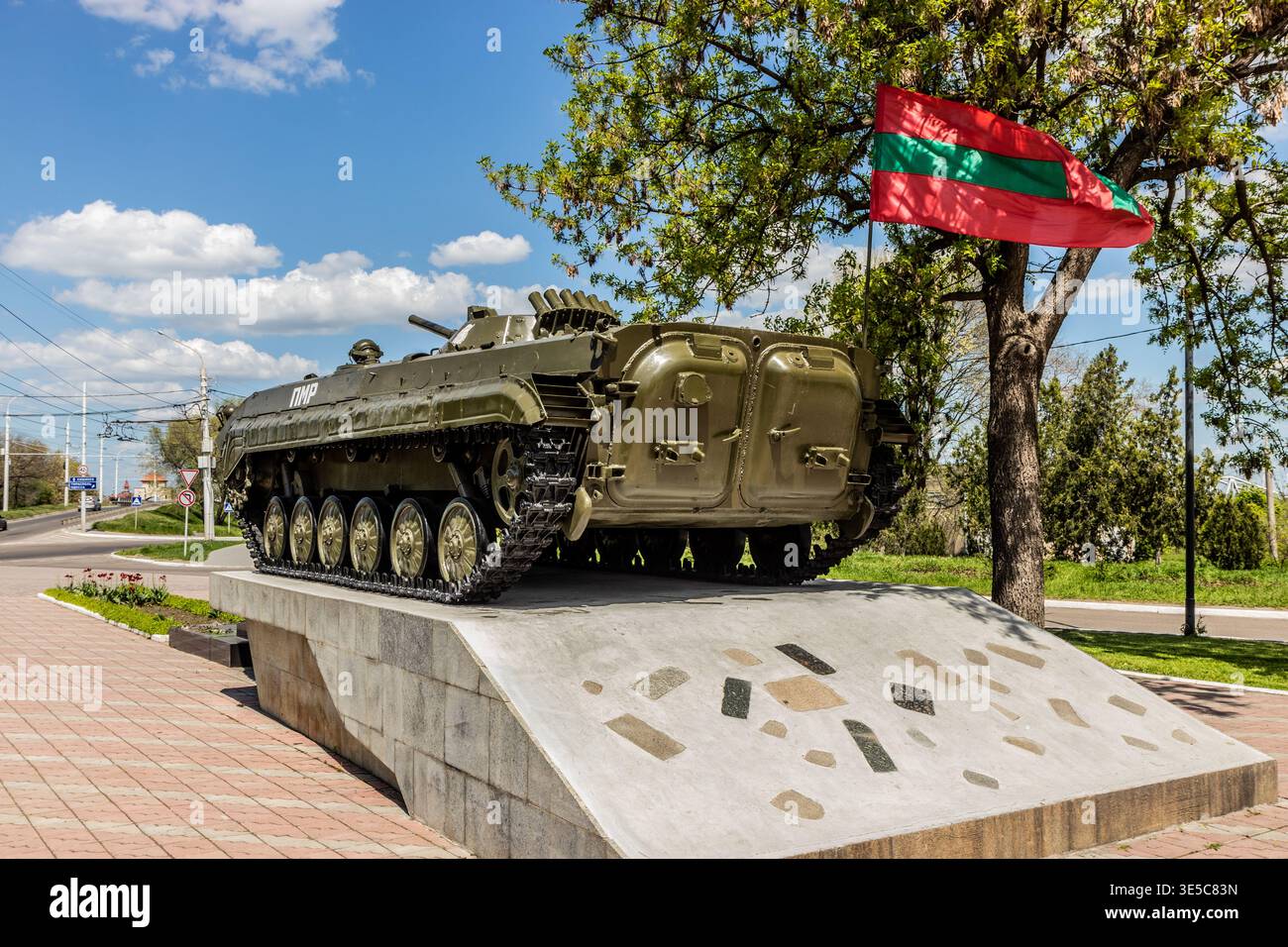 BENDERY, TRANSNISTRIA - 5 MAGGIO 2023: Memoriale BMP (veicolo da combattimento della fanteria) a Bendery, Transnistria Foto Stock