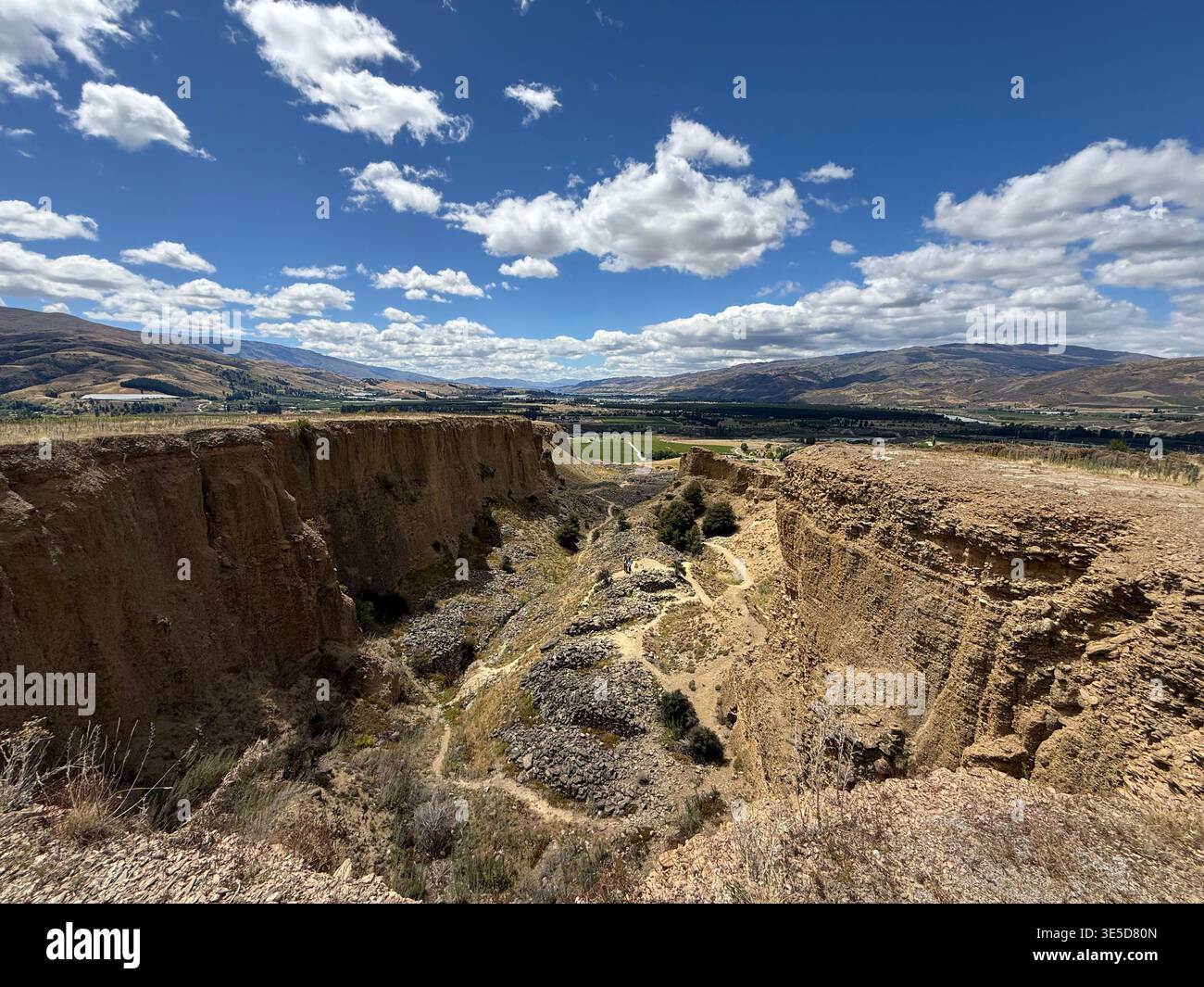 Paesaggio desertico a Cromwell, nuova Zelanda - Immagine stock catturata con smartphone