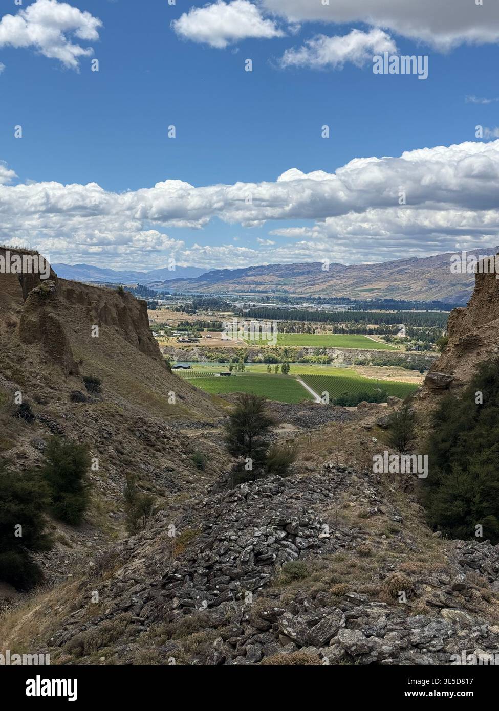 Paesaggio desertico a Cromwell, nuova Zelanda - Immagine stock catturata con smartphone
