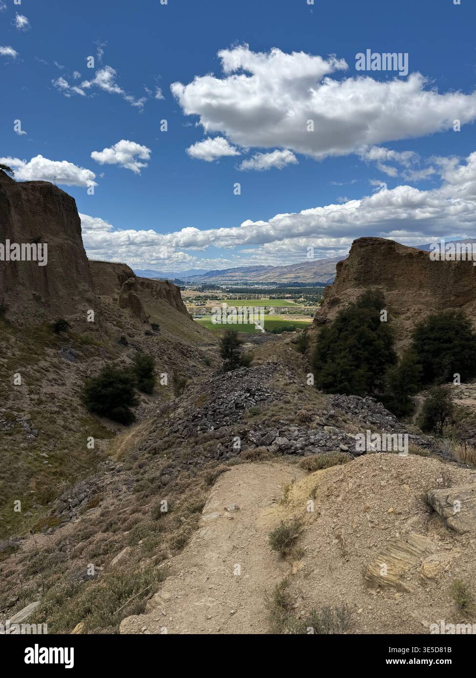 Paesaggio desertico a Cromwell, nuova Zelanda - Immagine stock catturata con smartphone