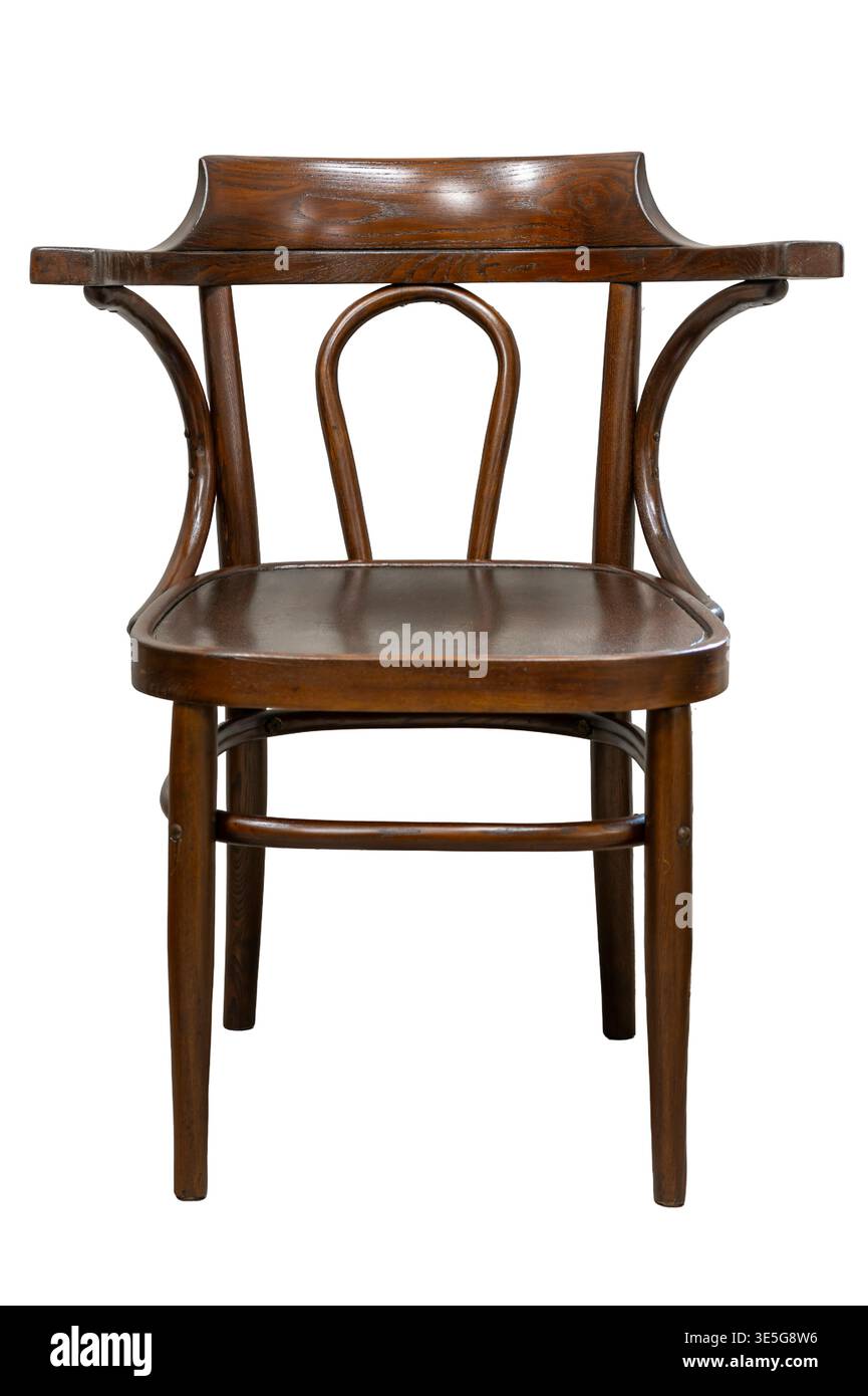 La classica sedia in legno trasuda eleganza senza tempo in un ambiente rustico, ideale per incontri intimi o tranquilli momenti di lettura Foto Stock