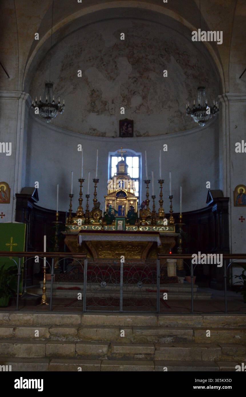 Civita di Bagnoregio, Italia 10.18.2020: Interno della chiesa medievale Chiesa di San Donato nell'era etrusca, borgo fortificato di Civita di Ba Foto Stock