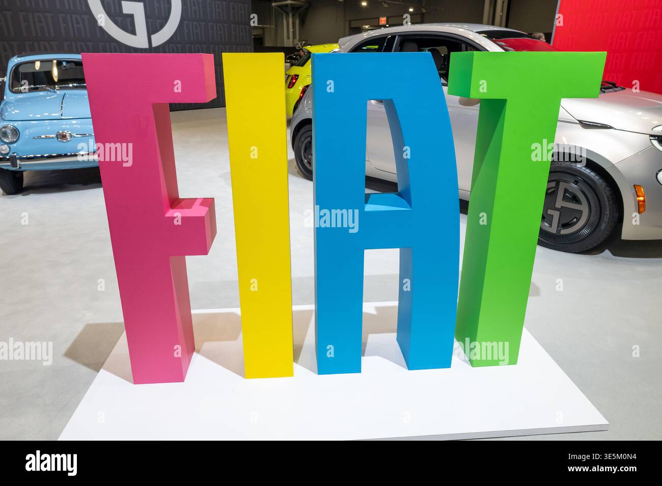 New York, Stati Uniti. 1 aprile 2026. Il nome FIAT è stato visto al New York Auto Show Media Day al Jacob K. Javits Convention Center il 1 aprile 2026 a New York. Credito: SOPA Images Limited/Alamy Live News Foto Stock
