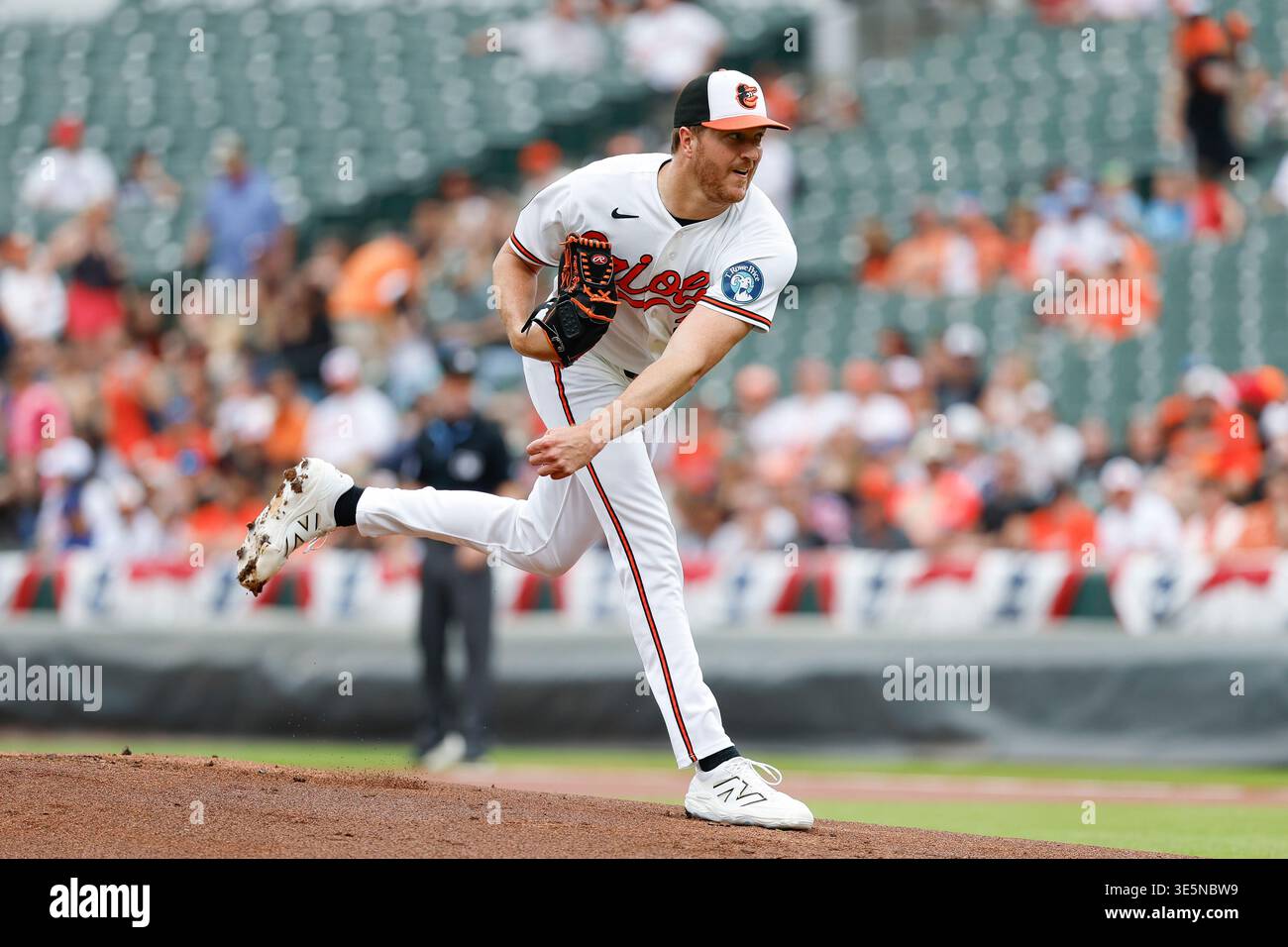 Trevor Rogers n. 28 dei Baltimore Orioles lanciò un campo durante una partita contro i Texas Rangers all'Oriole Park a Camden Yards il 1 aprile 2026 a Baltimora, Maryland. (Foto di Brandon Sloter/immagine di Sport) Foto Stock