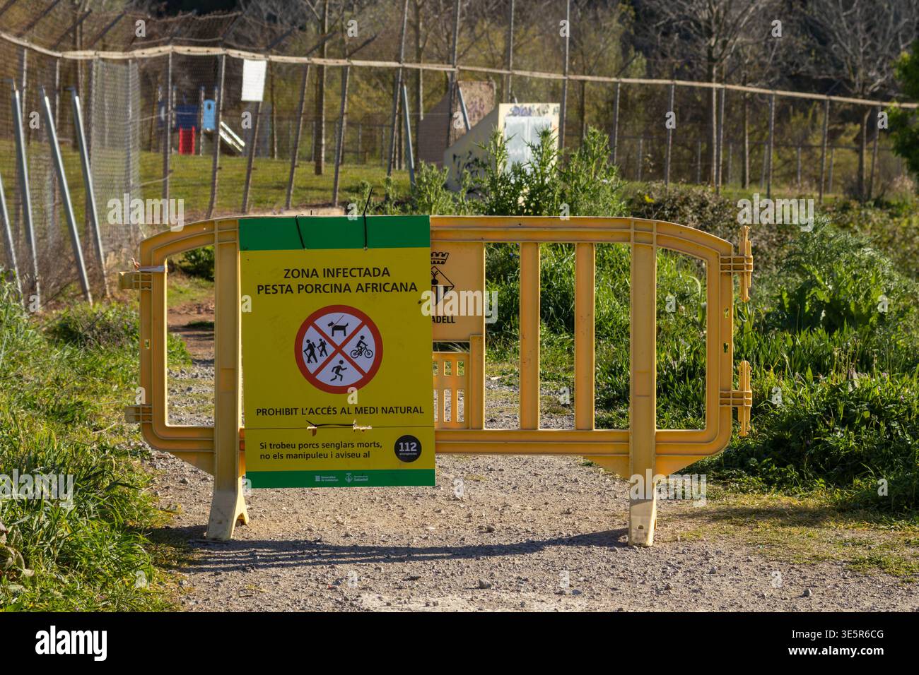 Sabadell, Sopain; 04 02 2026: L'accesso al parco del fiume Ripoll è chiuso a causa di restrizioni sanitarie in seguito all'individuazione di casi di peste suina africana. Foto Stock