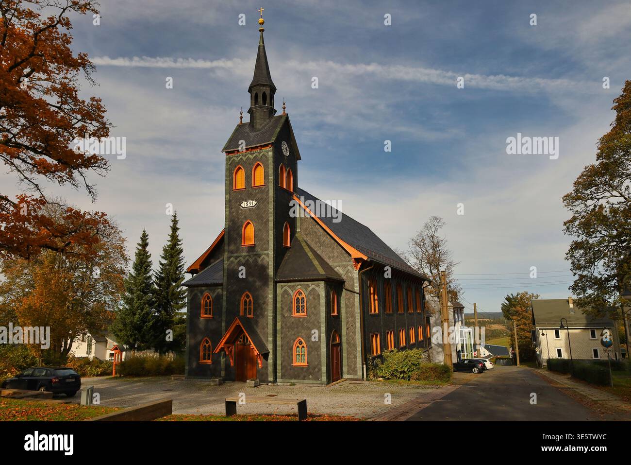 Die Stadtkirche Neuhaus am Rennweg, eine der größten Holzkirchen Mitteldeutschlands mit Schieferfassade im Thüringer Wald, Thüringen Foto Stock